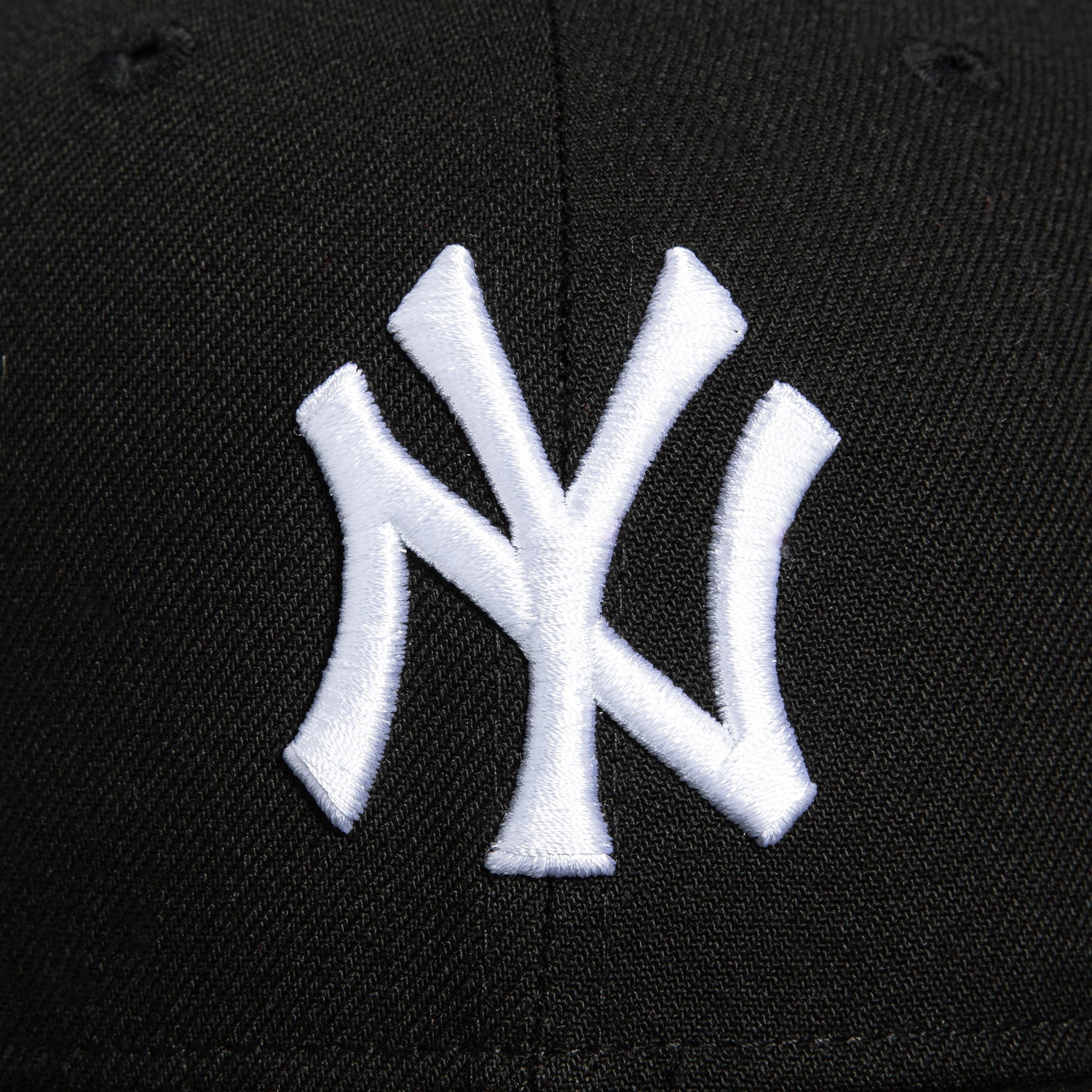 New Era 59Fifty New York Yankees Baseball Cap - Adjustable Black & White Snapback Hat for Men & Women | Perfect for Baseball Games, Streetwear Fashion & Sports Fans