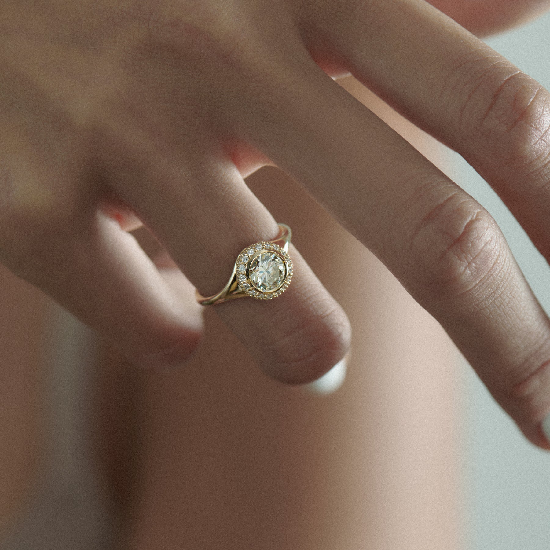 Exquisite 14K Gold Solitaire Engagement Ring with Brilliant Cut Diamond - Perfect for Proposals, Anniversaries & Romantic Occasions
