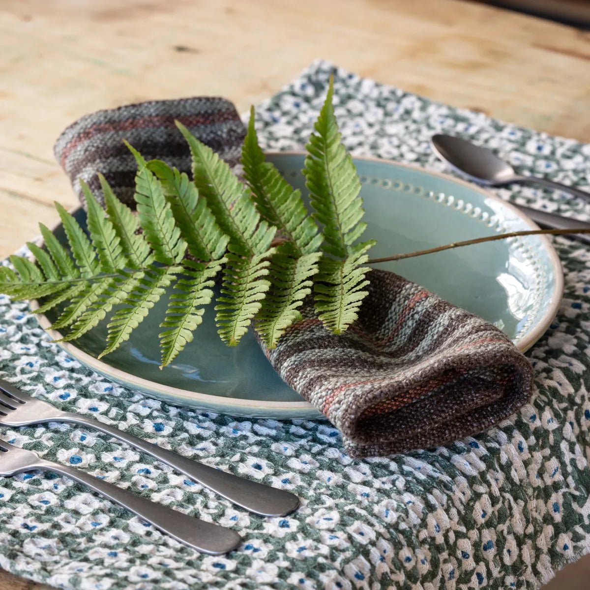 Premium Araucana Green Dinner Plates Set of 4 - Eco-Friendly Stoneware for Formal Dining & Entertaining - Elegant Dinnerware for Restaurants, Weddings & Special Occasions