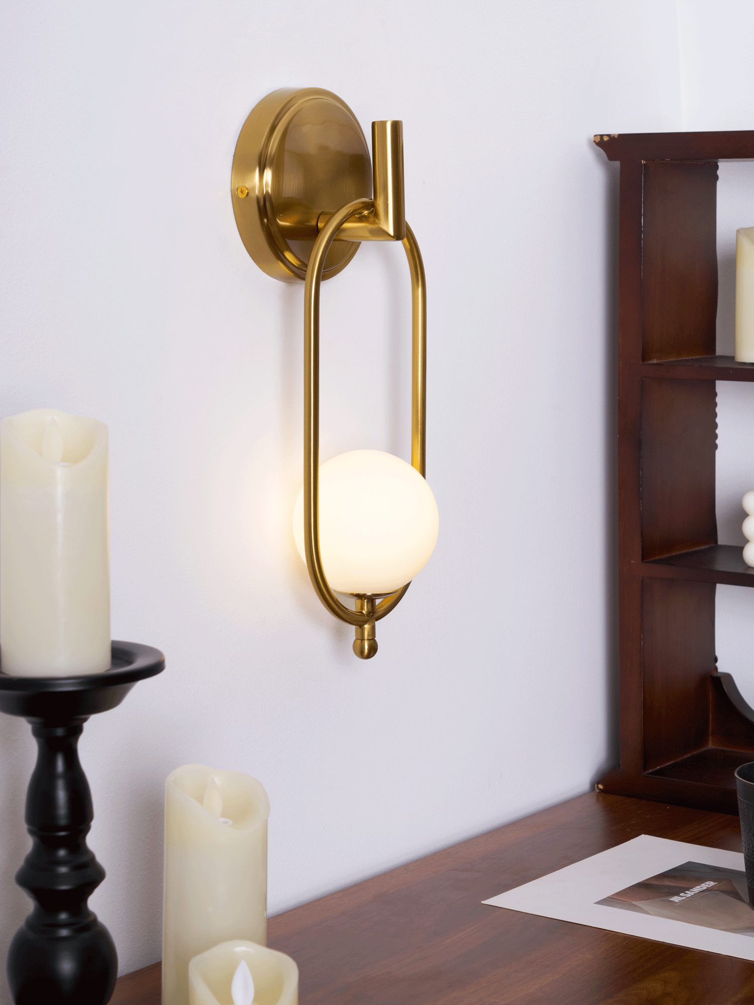 Elegant Aurea Brass Wall Light - Vintage Sconce for Bedroom, Living Room & Hallway - Dimmable LED Fixture for Warm Ambient Lighting