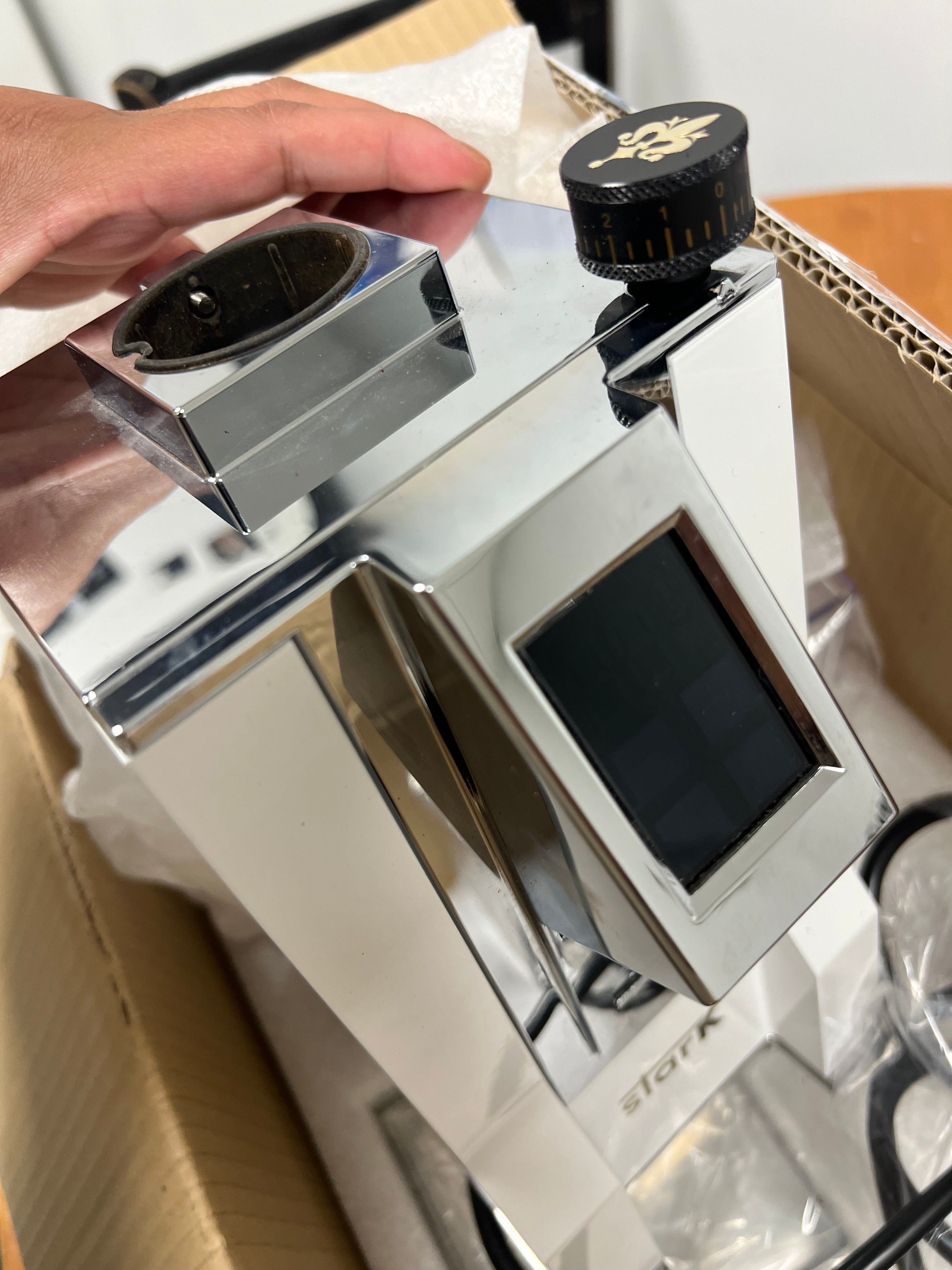 Open Box Eureka Oro Mignon Stark Coffee Grinder in White - Perfect for Home Baristas & Espresso Enthusiasts