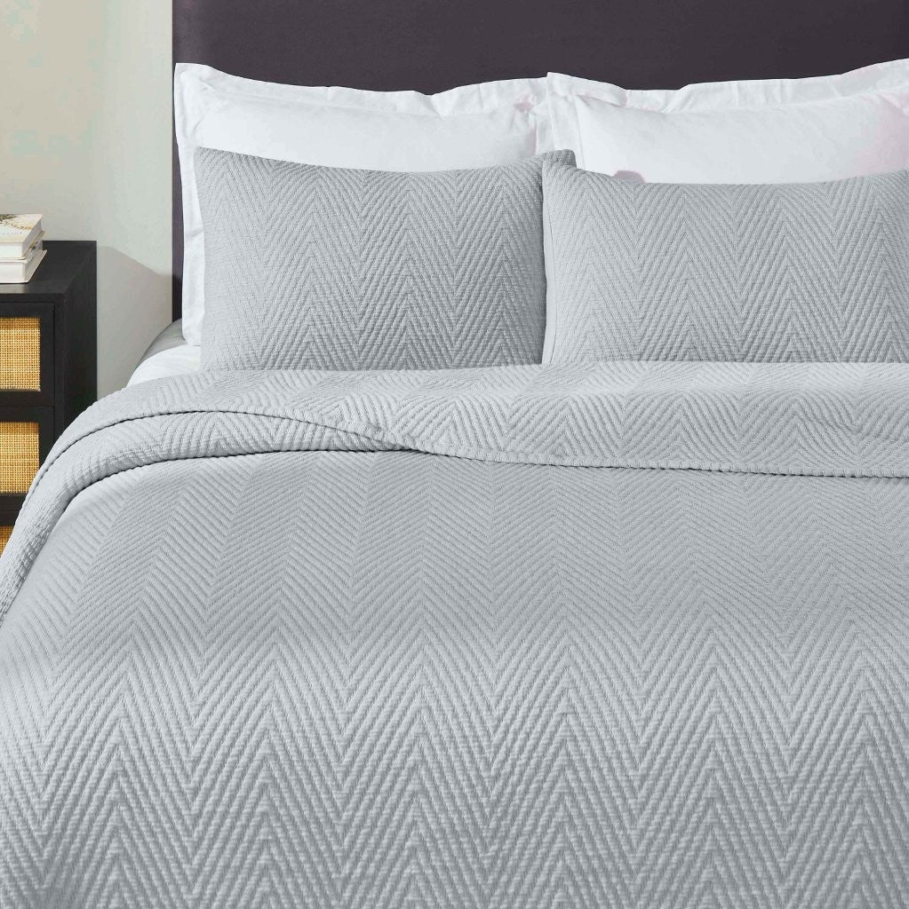 Premium Aswan Cotton Medium Weight Chevron Woven Coverlet - Soft & Breathable Bedspread for All Seasons - Perfect for Master Bedroom, Guest Room, or Dorm Decor
