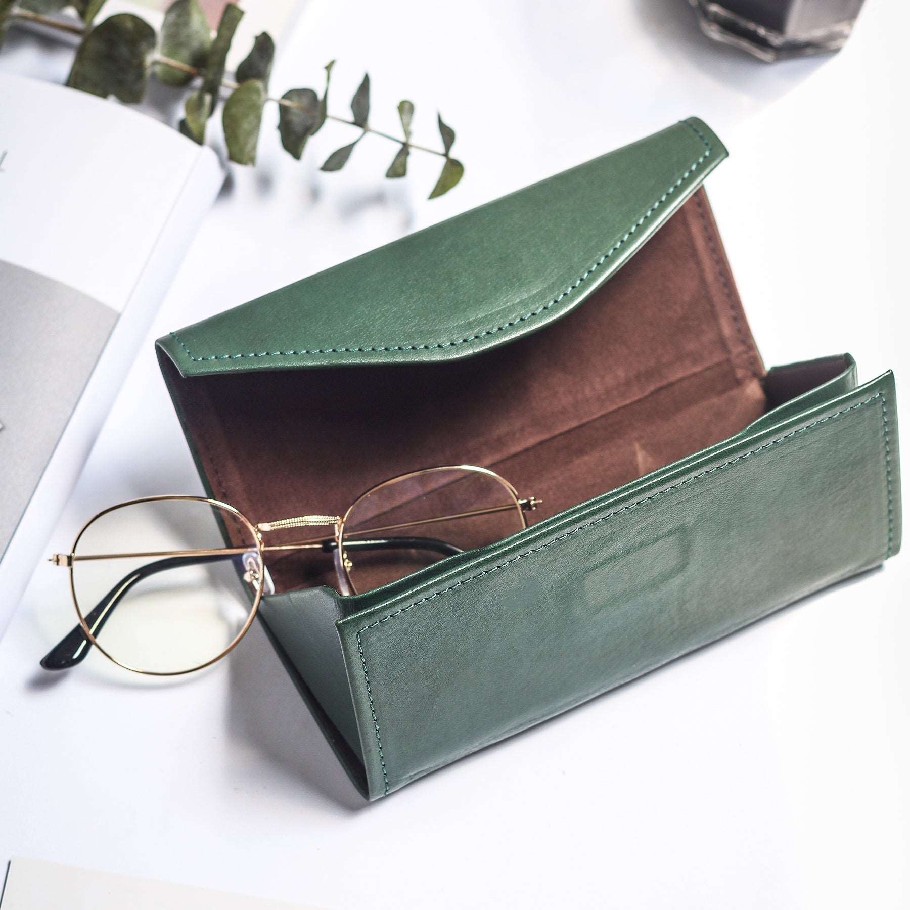 Premium Magnetic Eyewear Holder - Strong Grip for Glasses & Sunglasses - Space-Saving Eyewear Organizer for Home, Office & Car