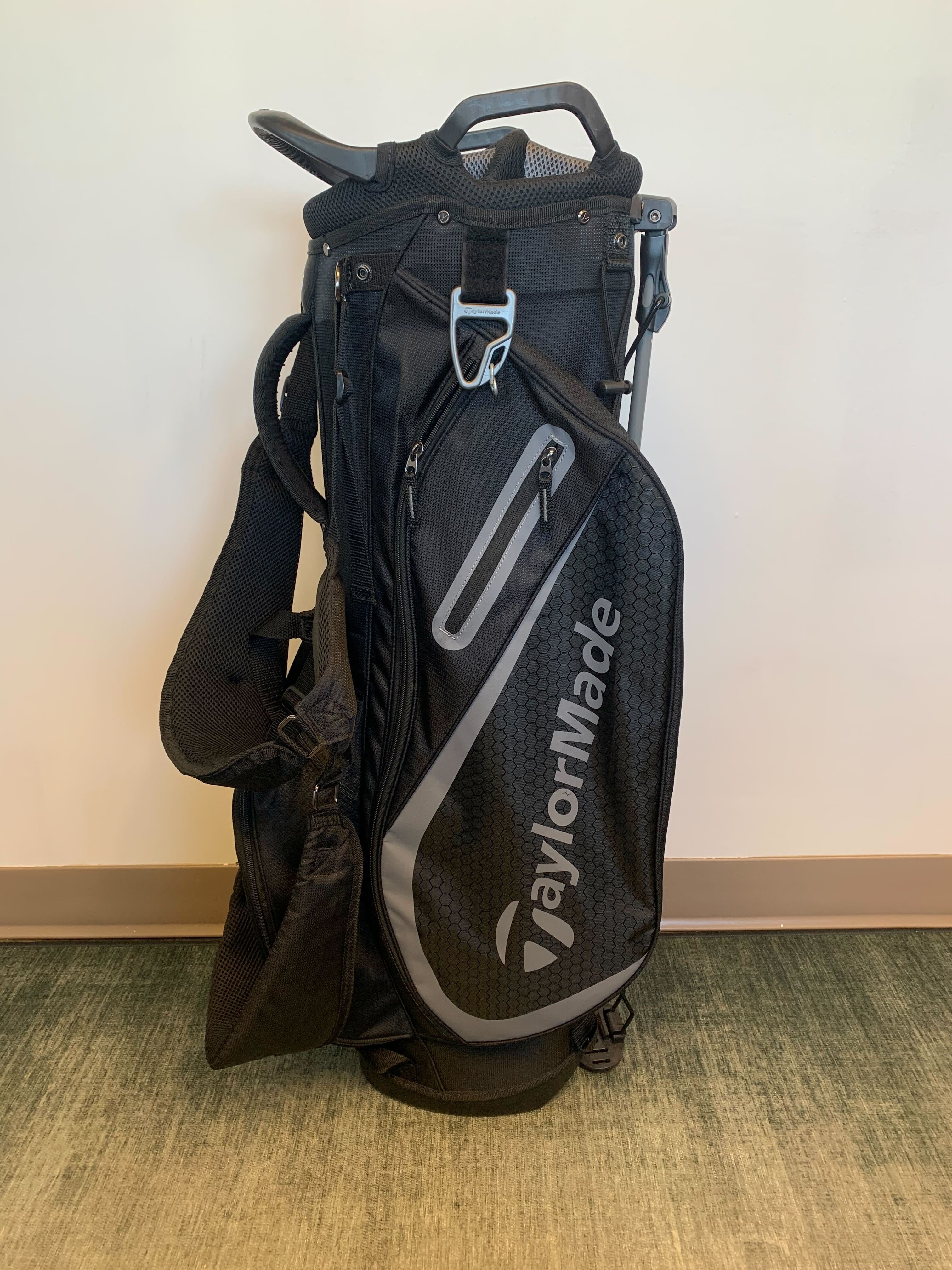 TaylorMade FlexTech Stand Golf Bag - 7-Way Divider, Adjustable Strap & Rain Cover - Lightweight & Durable for Men & Women - Perfect for Walking the Course or Range Practice