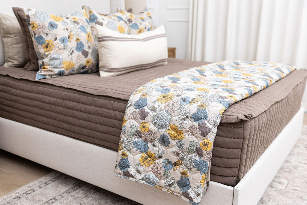 Victoria Luxe Soft Fleece Blanket - Ultra Cozy & Warm Throw for Bed, Couch, and Travel - Perfect for Winter Nights, Lounging, and Gifts