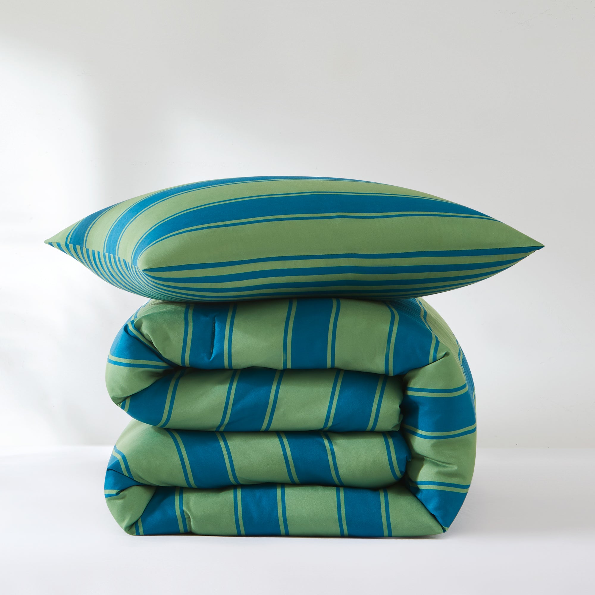 Gale Cabana Stripe Comforter Set - Queen Size Bedding, Soft & Breathable Cotton, Coastal Beach Style - Perfect for Guest Rooms, Vacation Homes & Summer Bedroom Decor