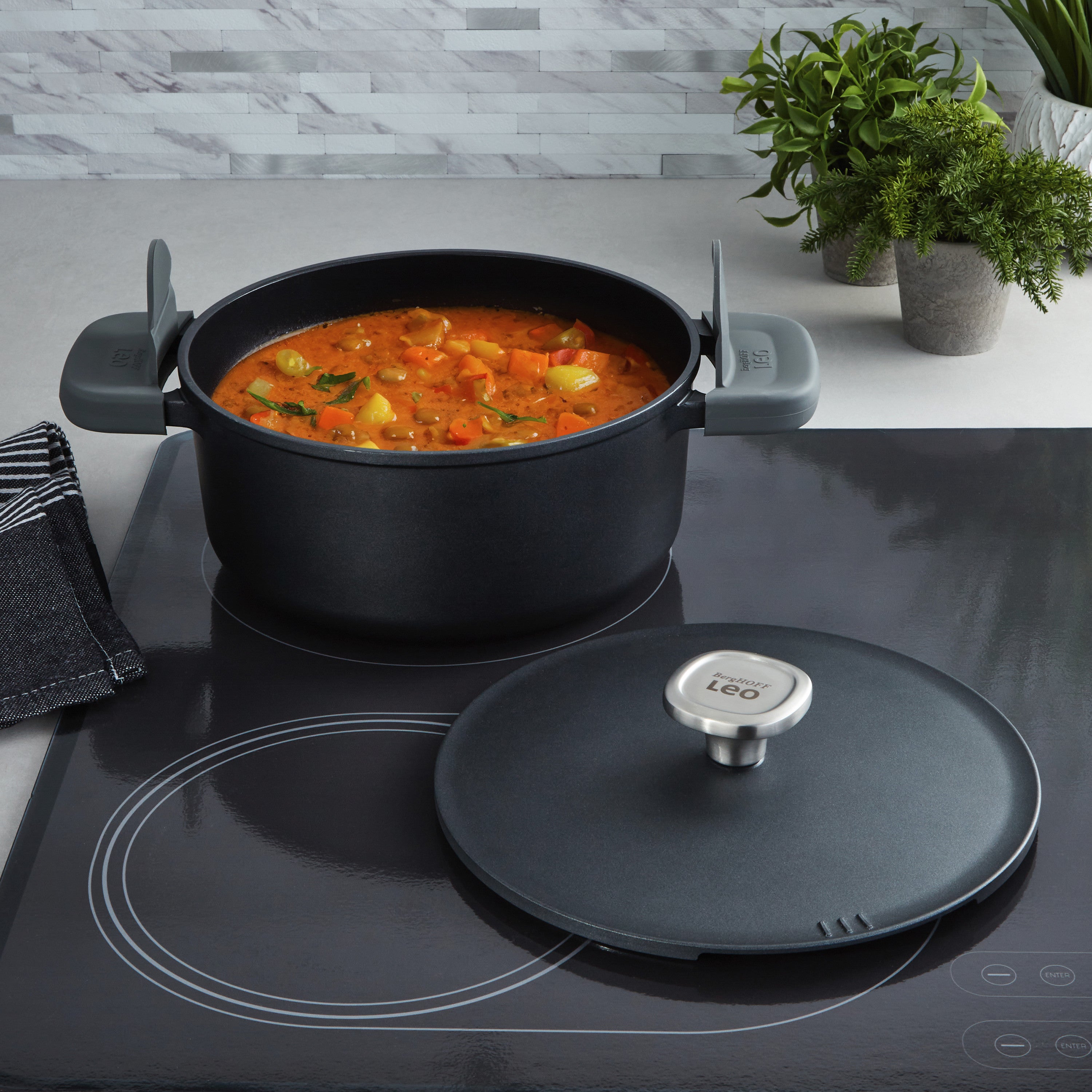 BergHOFF Leo Phantom Nonstick Ceramic 10-Inch Stockpot 4.5 Quart with Lid - Eco-Friendly Recycled Material - Perfect for Soups, Stews & Pasta Cooking