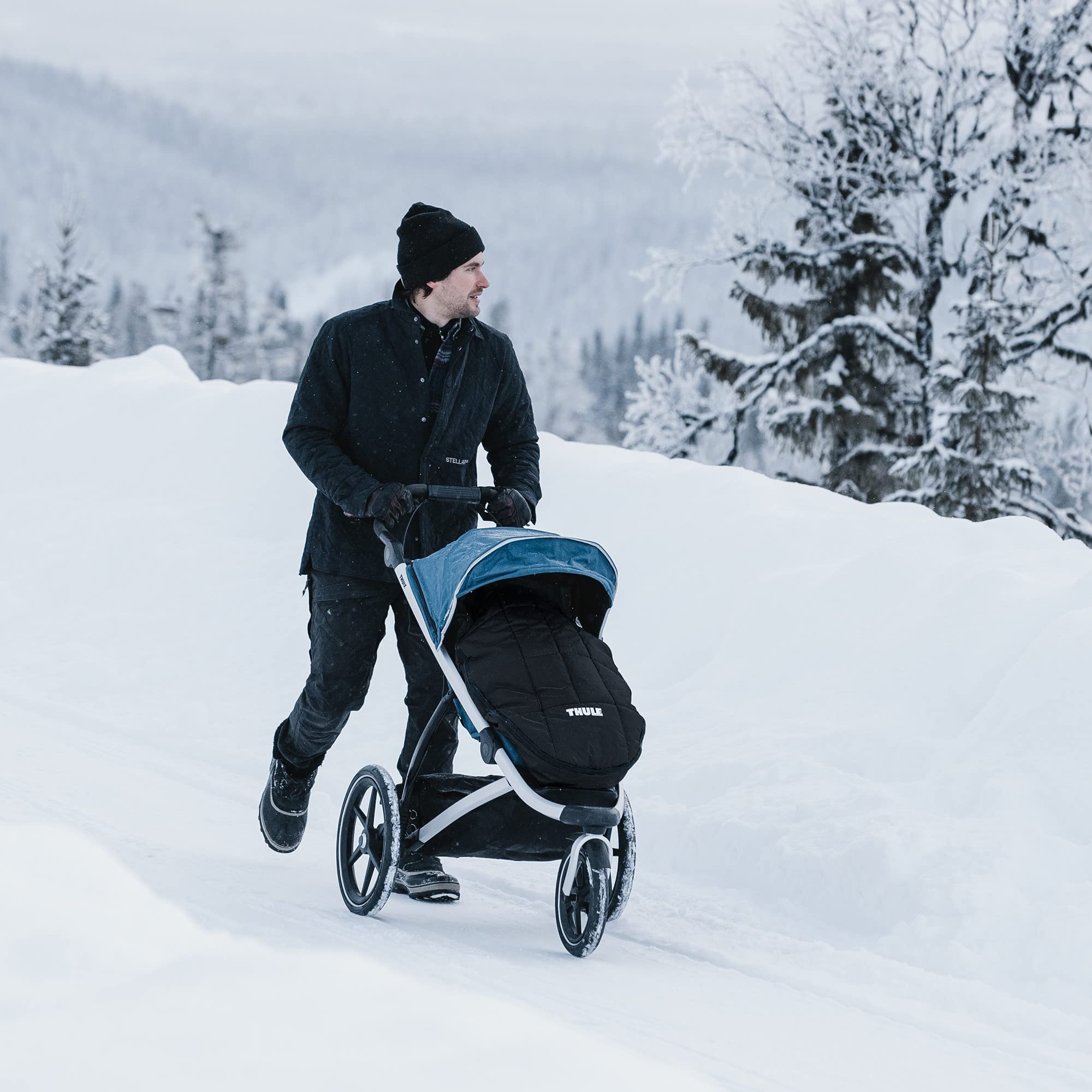 Thule Stroller Footmuff - Warm & Waterproof Baby Stroller Cover for Winter - Cozy Infant Footmuff for Thule Chariot, Urban Glide & More - Perfect for Cold Weather Walks, Jogging & Outdoor Adventures