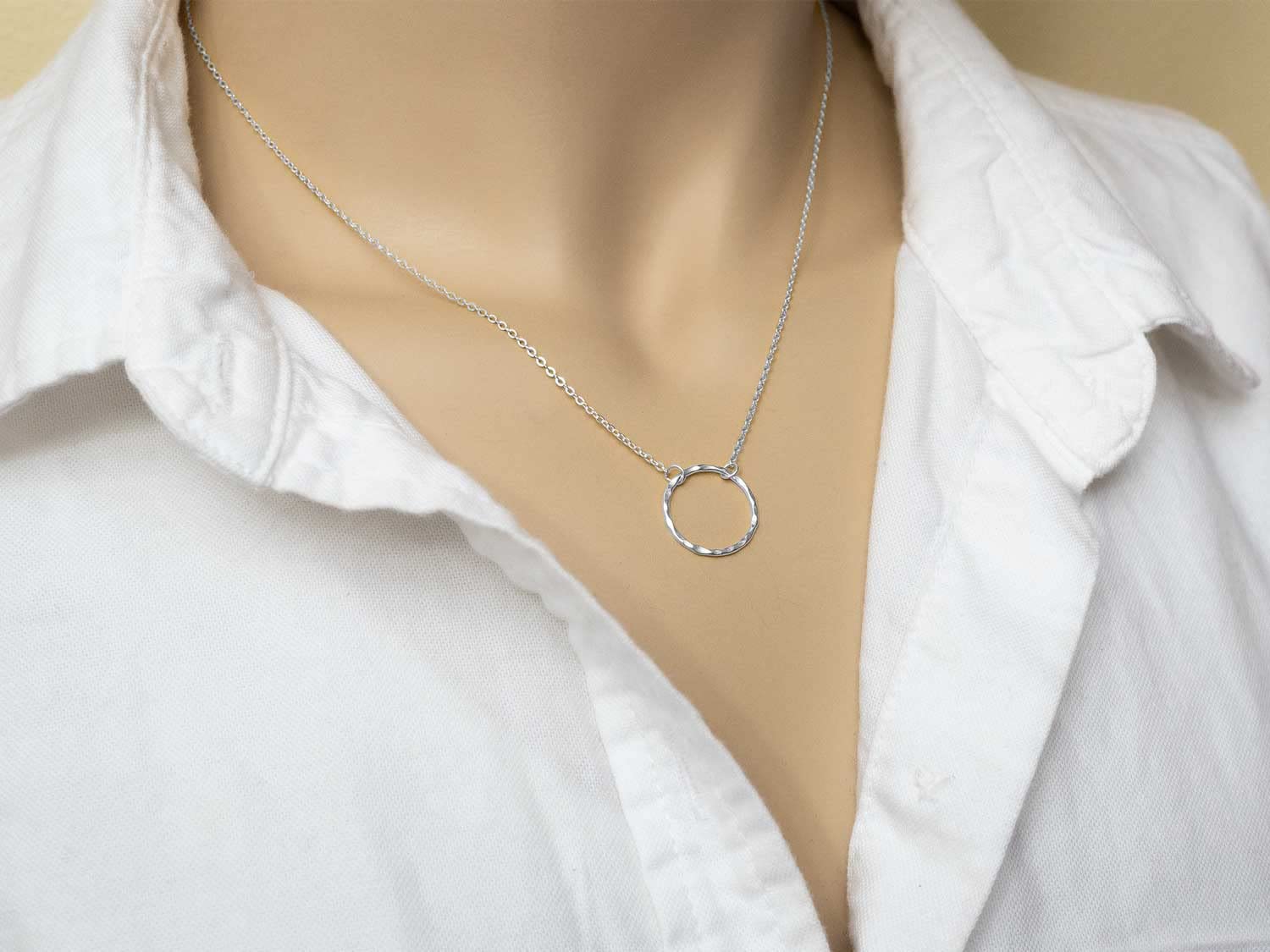 Personalized Silver Hammered Ring Necklace - Thoughtful Mother of the Bride Gift from Daughter, Wedding Day Keepsake for Mom, Elegant Mother-Daughter Jewelry for Special Occasions | Perfect for Weddings, Anniversaries, and Family Celebrations