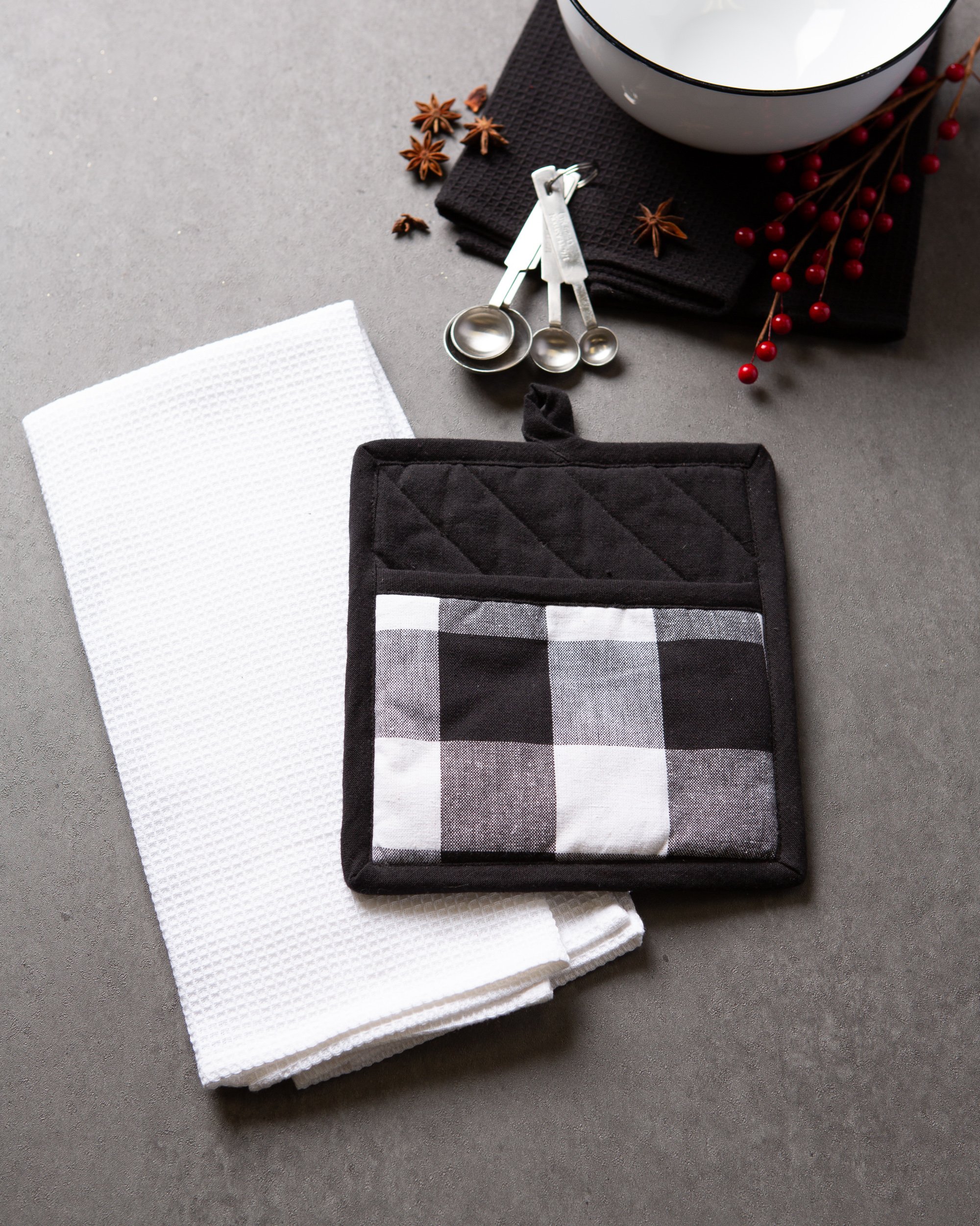 DII Buffalo Check Kitchen Collection - Classic Farmhouse Potholder Set (2-Piece, Black & White) | Perfect for Cooking, Baking & Farmhouse Style Kitchen Decor