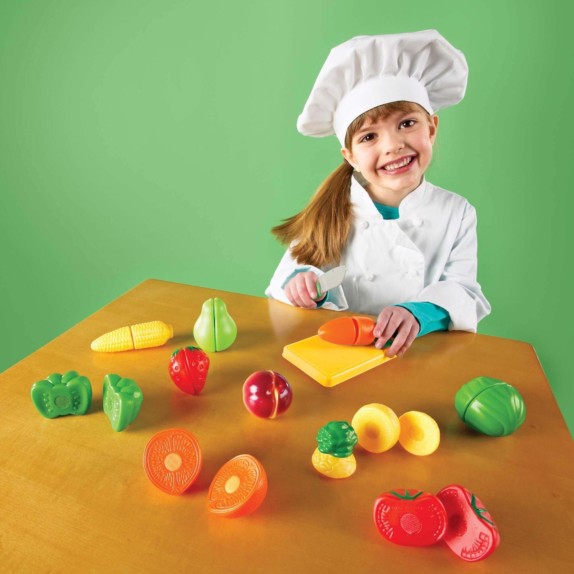Learning Resources Pretend & Play Fruit and Veggies Toy Set - Plastic Cutting Play Food for Kids, Kitchen Role Play, Educational Toy for Ages 3+ - Perfect for Preschool Learning & Imaginative Play