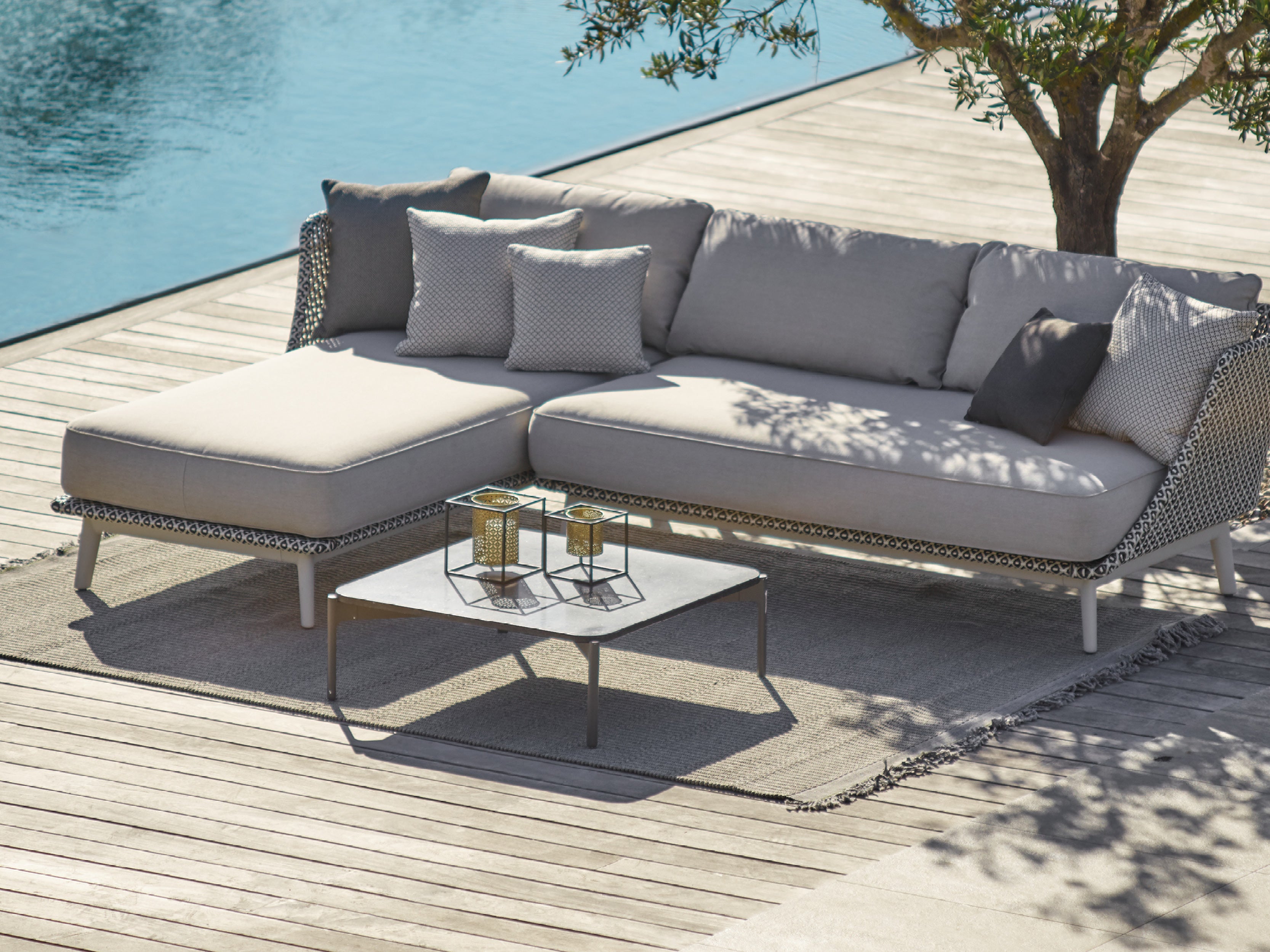 Modern Izon Coffee Table - Stylish Living Room Centerpiece for Home Decor, Compact & Functional Design for Small Spaces - Perfect for Apartments, Lounges, and Cozy Living Areas
