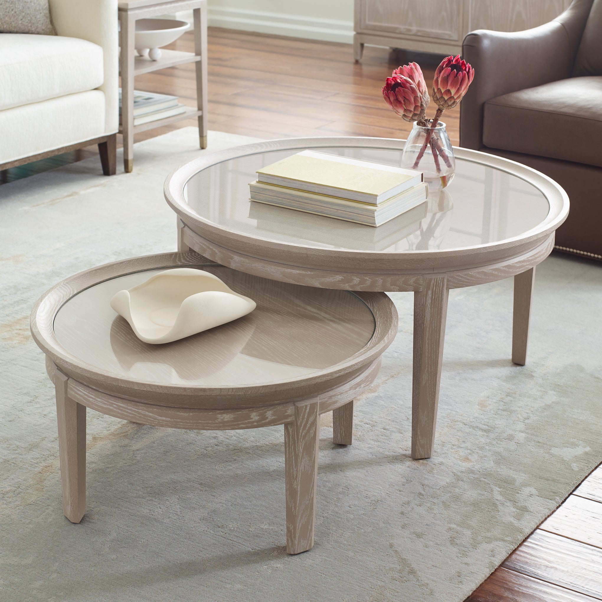 28 Inch Round Cocktail Table with Woven Jute Top - Modern Rattan Coffee Table for Living Room, Patio & Outdoor Use - Stylish Side Table for Drinks & Decor