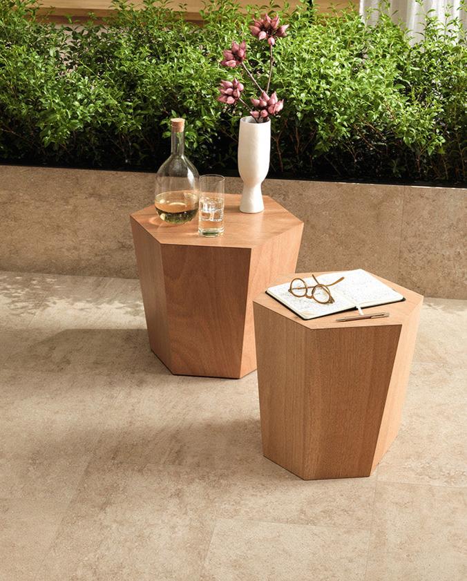 Hexagon Side Table by Horm - Modern Geometric End Table for Living Room, Bedroom & Office - Small Accent Table with Sturdy Metal Frame & Tempered Glass Top - Perfect for Coffee, Books & Decor
