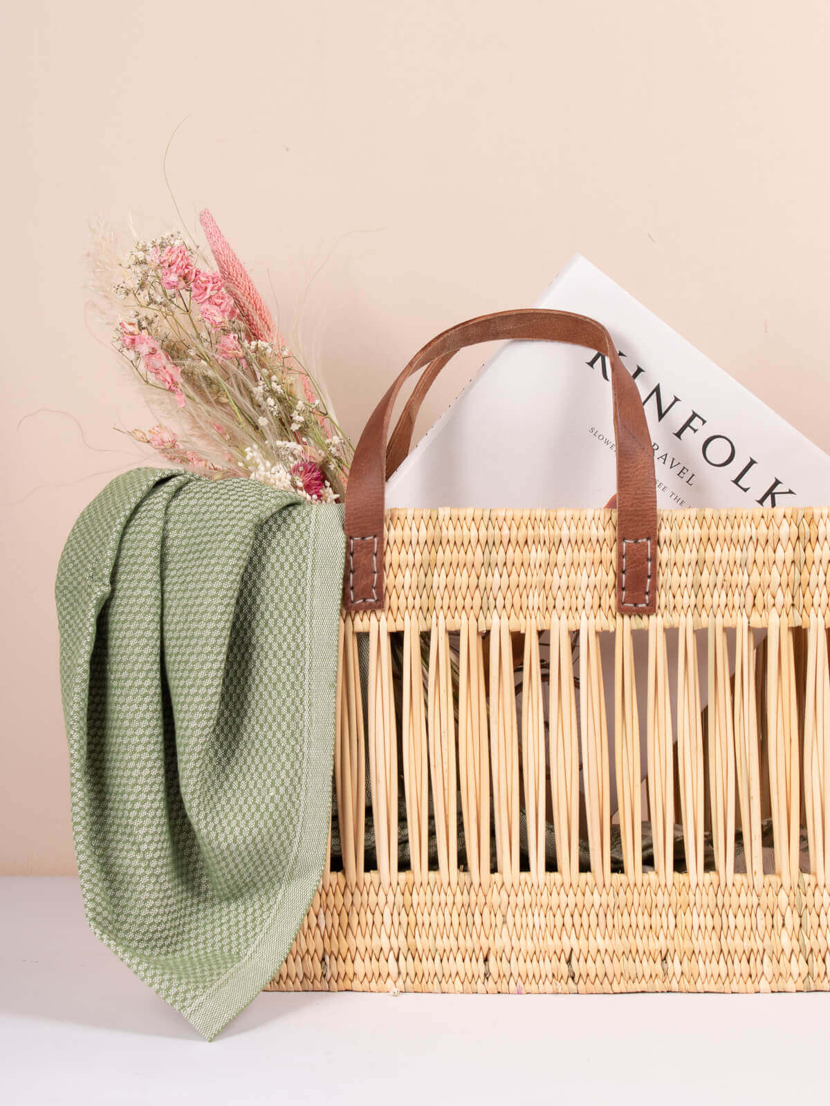 Handwoven Decorative Reed Basket Bag - Natural Woven Straw Tote for Beach, Picnic & Farmers Market - Eco-Friendly & Stylish Carryall