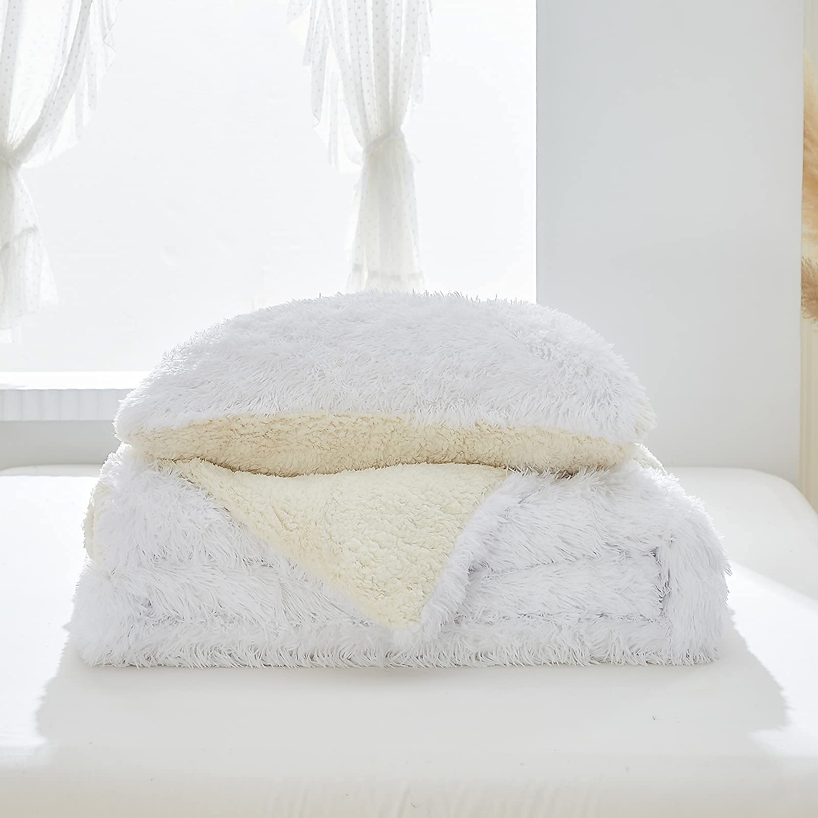 Luxury Faux Fur Shaggy Comforter Set King Size - Ultra Soft Reversible Sherpa & Plush White Bedding (1 Comforter + 2 Pillowcases) for Winter Warmth - Perfect for Cozy Bedrooms, Guest Rooms & Cold Weather Comfort