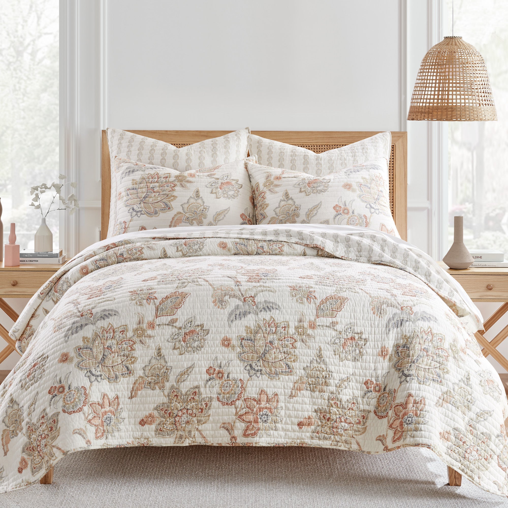 Selesta Luxury Quilt Set - Queen Size, Soft Microfiber Bedding Set with Pillow Shams - Perfect for Master Bedroom, Guest Room & Cozy Home Decor