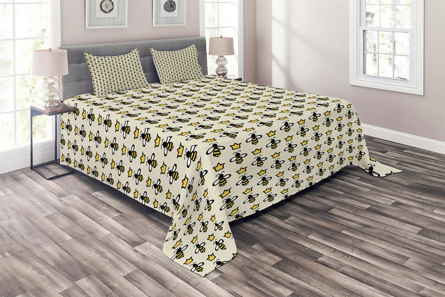 Ambesonne Queen Bee Quilt Set - Hand-Drawn Cartoon Bees & Crowns Design, 3-Piece King Size Bedspread with 2 Pillow Shams in Eggshell Mustard | Cozy Farmhouse Bedroom Decor, Boho Chic Home Accent, Unique Gift for Bee Lovers