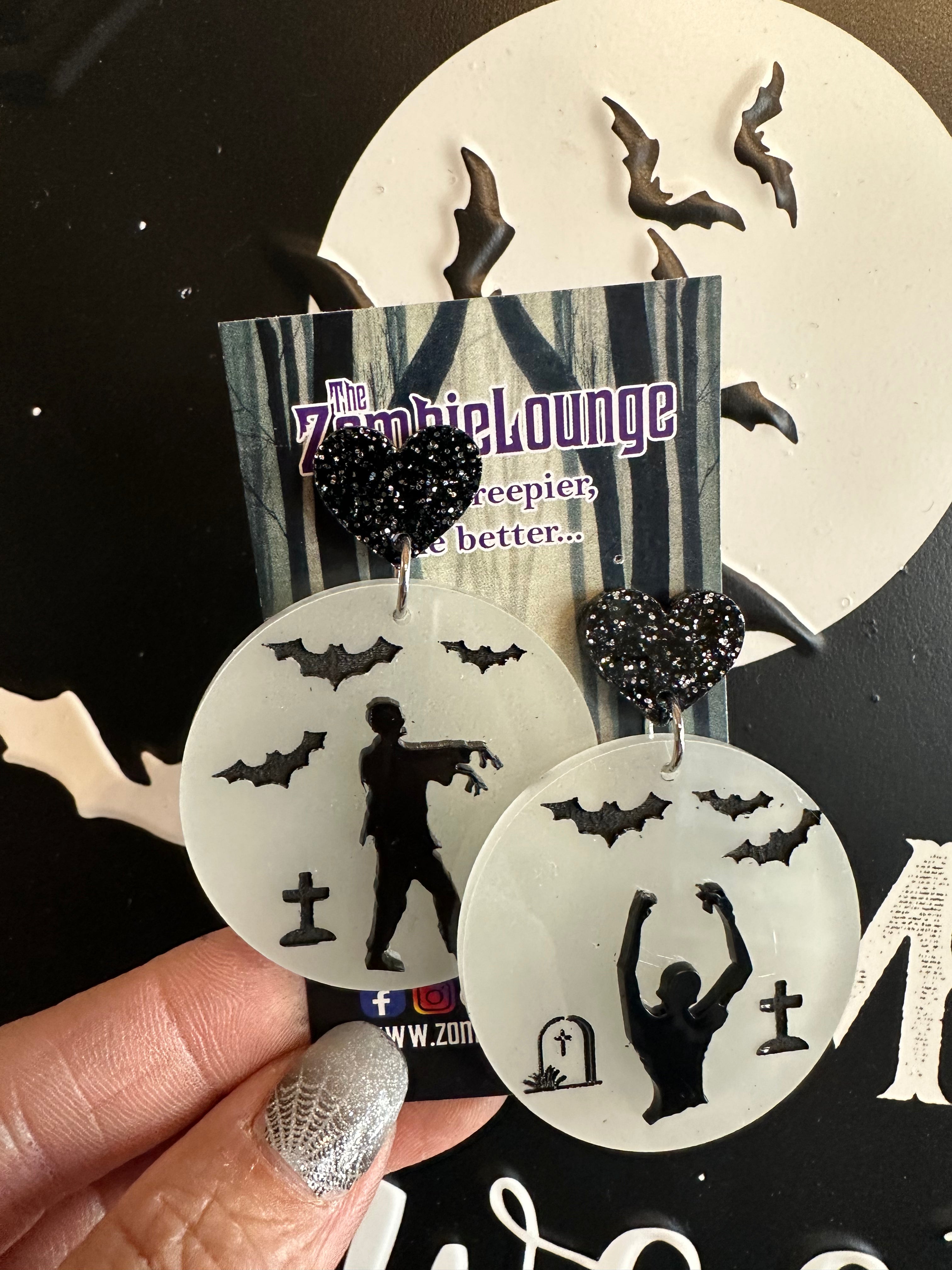 Spooky Zombie Moon Earrings for Women - Halloween Gothic Jewelry - Perfect for Costume Parties & Cosplay