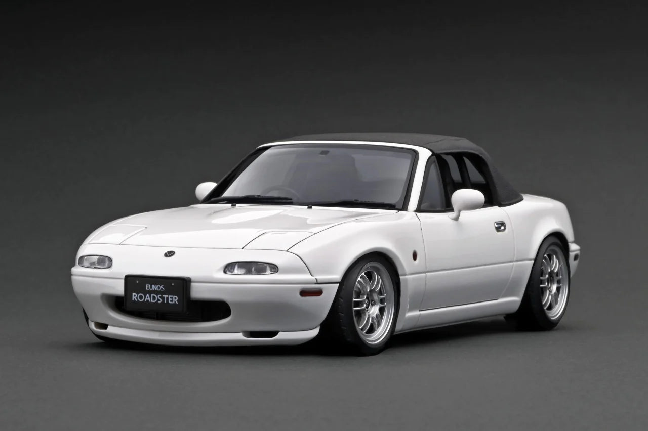 1:18 Scale Ignition Model Mazda Eunos Roadster (NA) Diecast Car - White - Collectible Sports Car for Display & Enthusiasts - Perfect for Home, Office & Car Show Decor