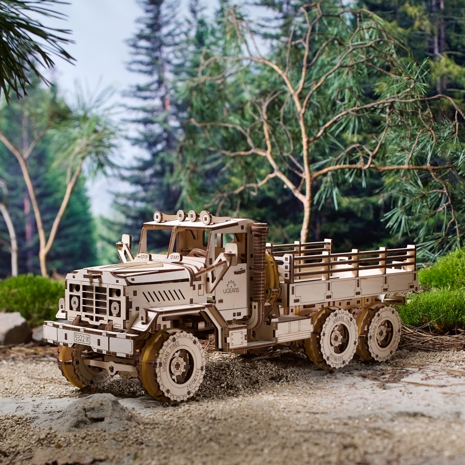UGEARS 3D Wooden Cargo Truck Puzzle Kit for Adults & Teens - DIY Mechanical Model Building Toy for Men - Perfect STEM Educational Gift for Hobbyists & Collectors - Great for Home Decoration, Office Display & Stress Relief Activities