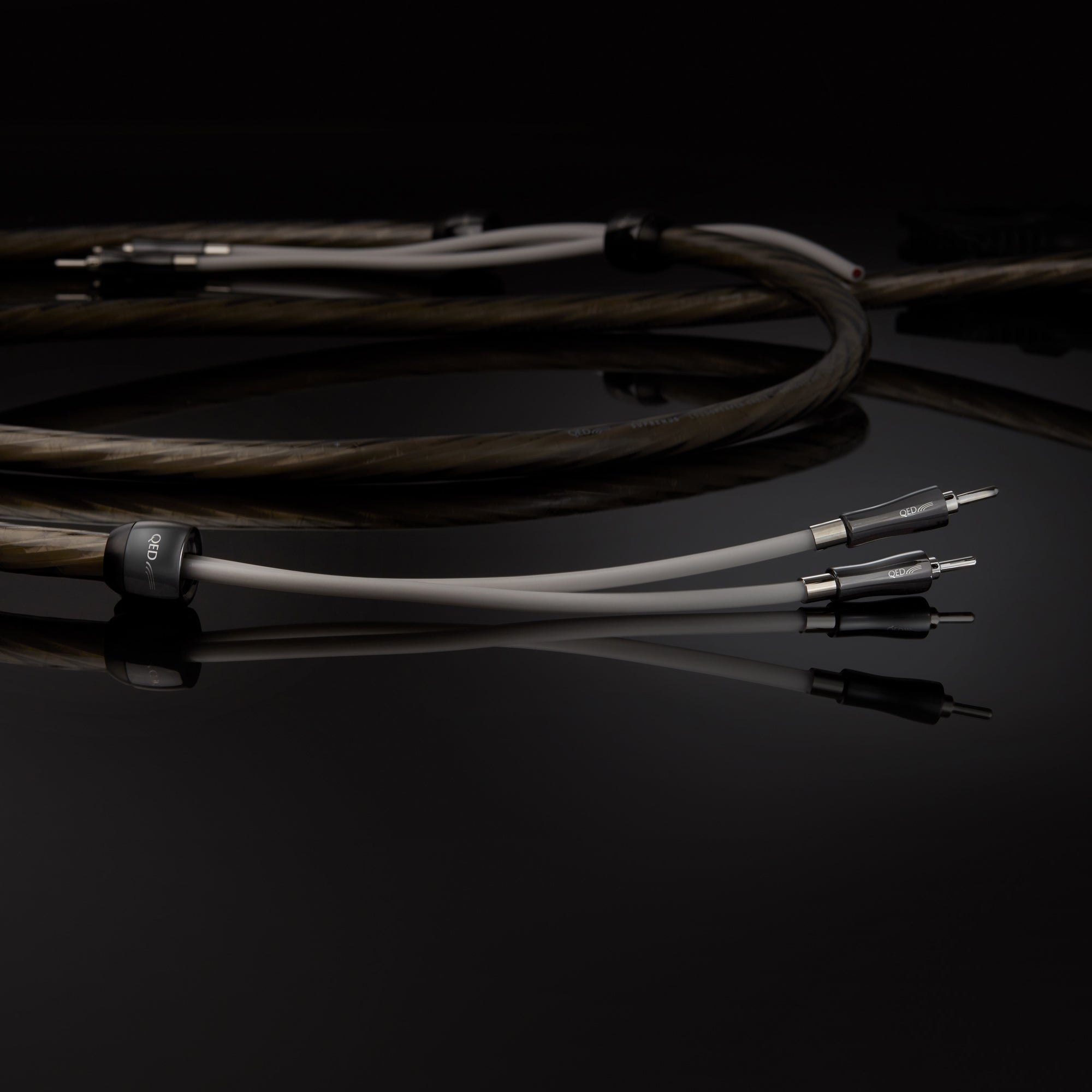 Premium QED Supremus Zr Speaker Cable - Banana Plug Pair for High-End Audio Systems - Perfect for Home Theater & Studio Setup