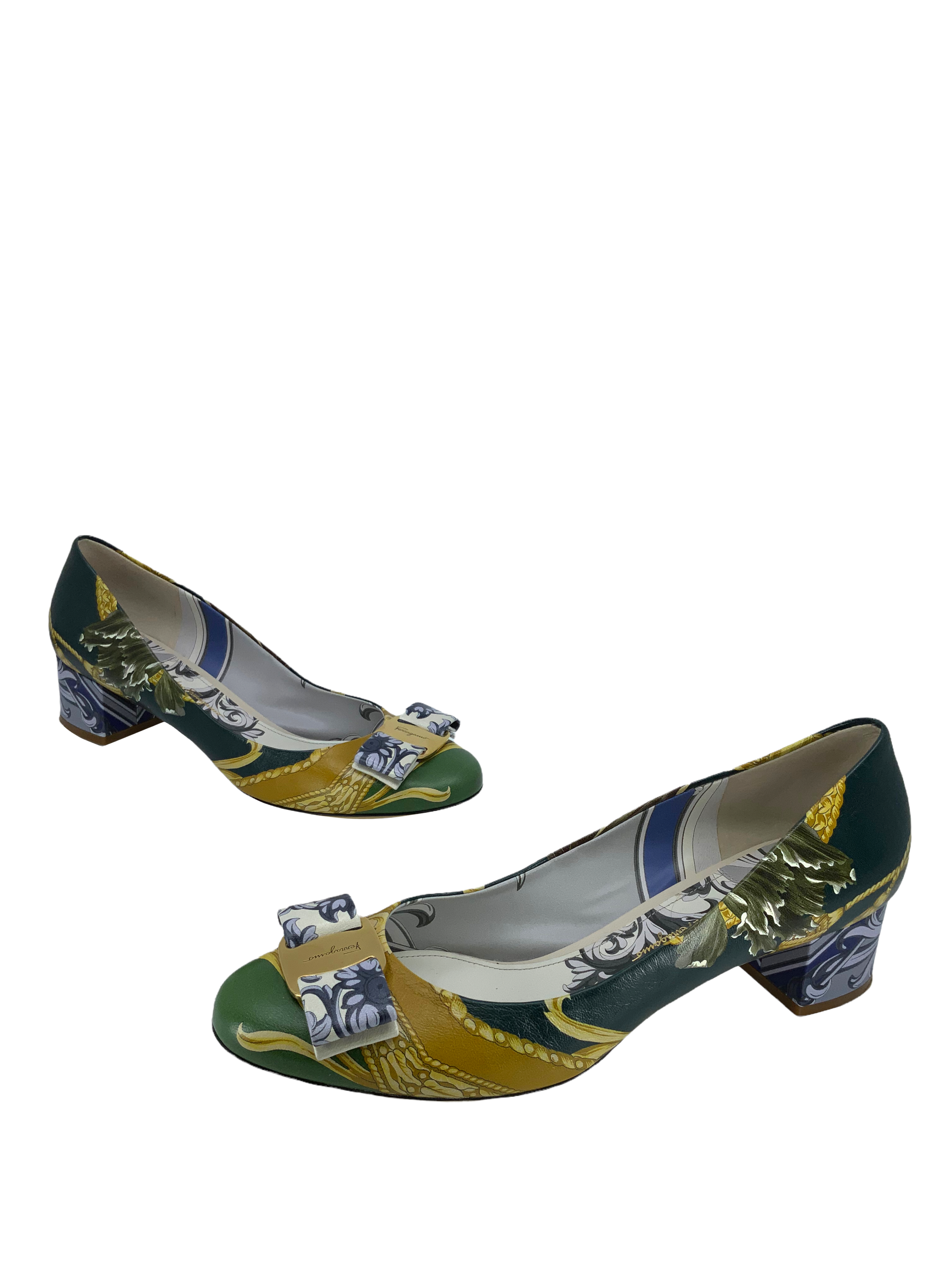 Salvatore Ferragamo Vara Bow Pumps Women's Size 10 - Classic Pointed Toe Heels for Office, Wedding & Formal Occasions