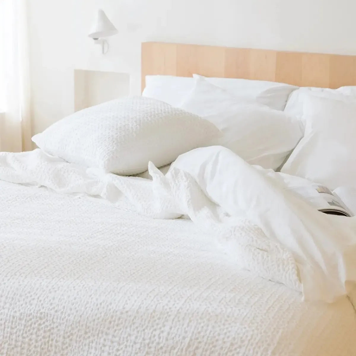 Santa Luzia Waffle Bedspread - Soft & Breathable White Bed Cover - Perfect for Cozy Bedrooms, Guest Rooms & Hotel Decor