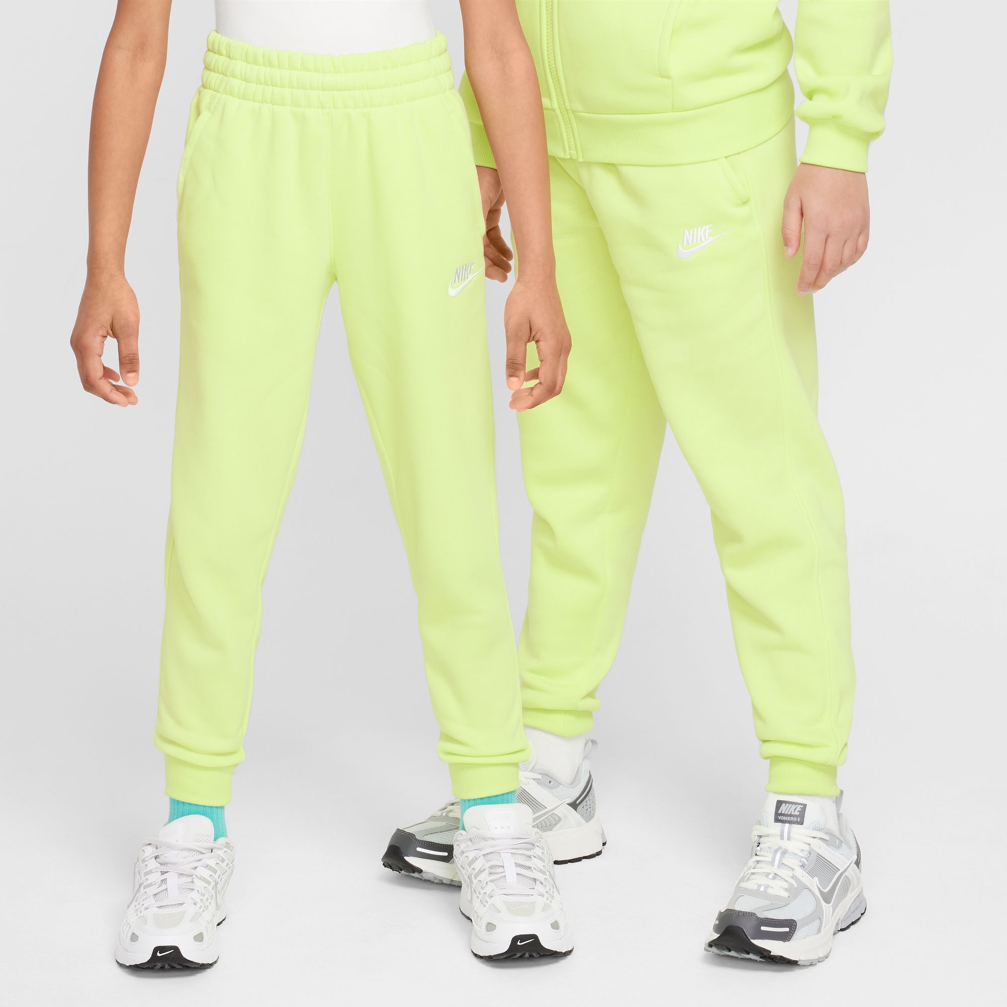 Nike Boys' Youth Club Fleece Joggers Pants - Soft Comfortable Athletic Sweatpants for Kids, Running, Gym, School & Casual Wear