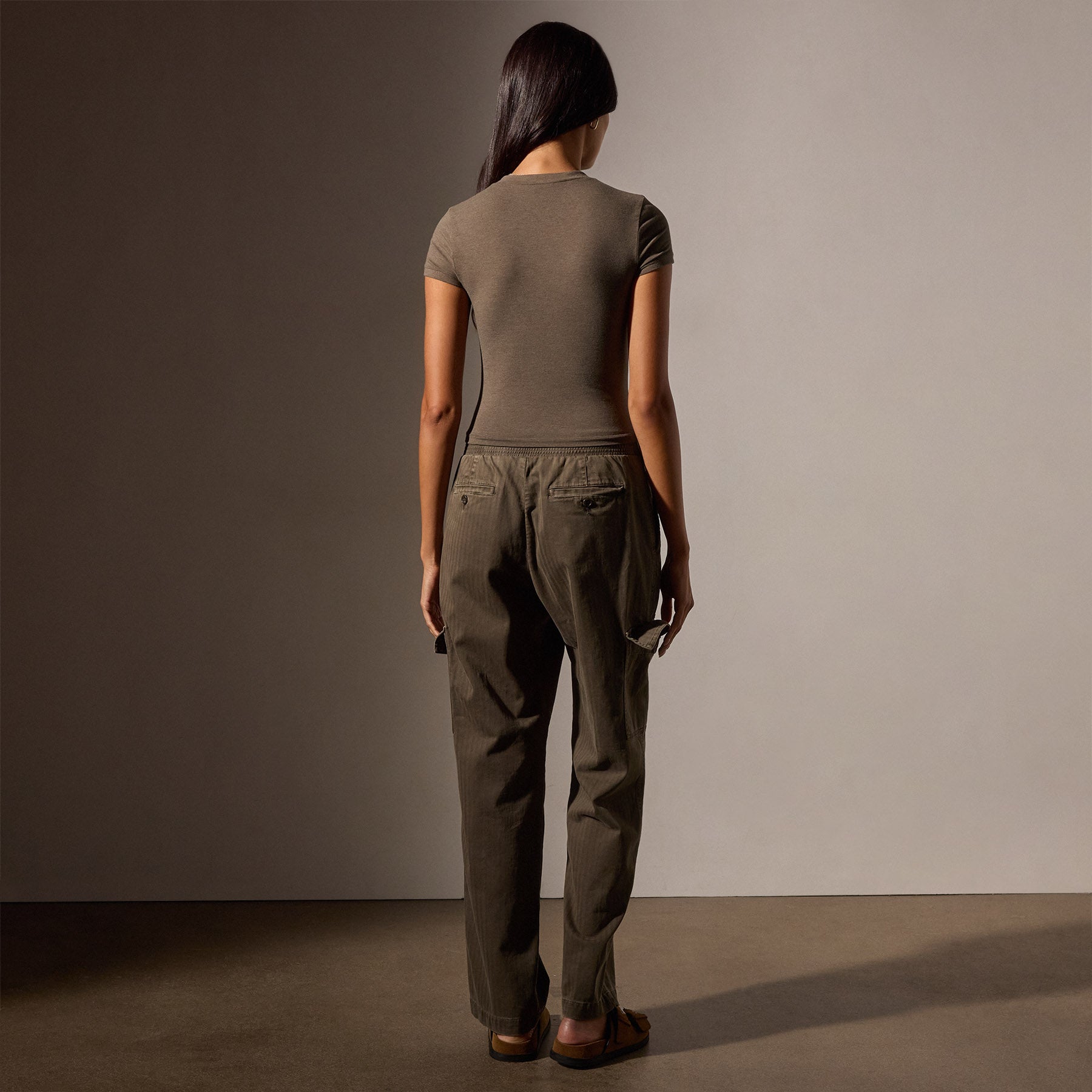 Short Sleeve Cropped T-Shirt for Women - Army Green Casual Top | Perfect for Summer Outfits, Streetwear & Layering