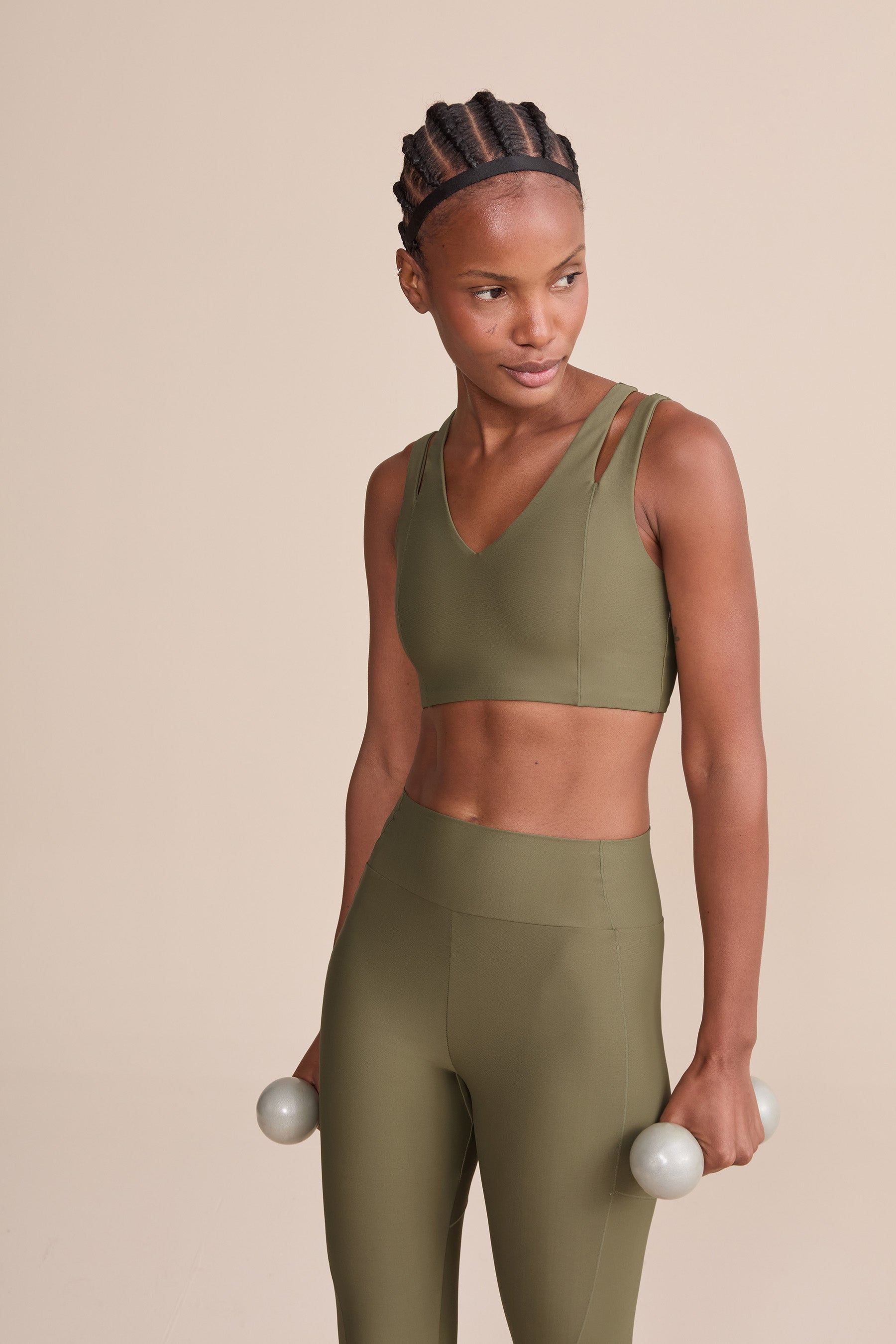 High-Waisted Cut Out Clash Sports Bra for Women - Breathable Workout Top for Running, Yoga & Gym - Trendy Fitness Apparel