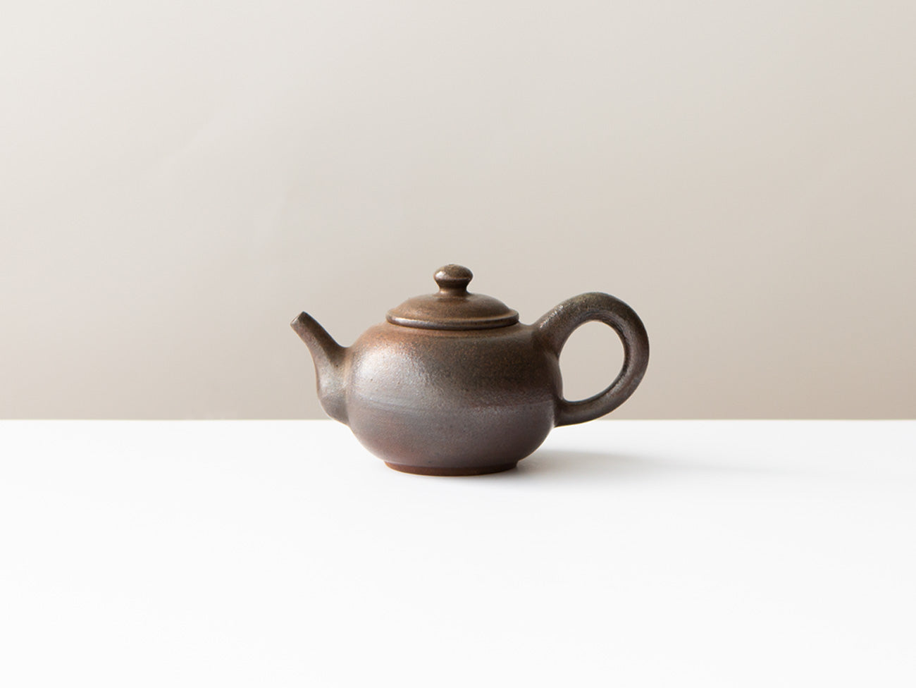Premium Rustic Cast Iron Teapot - Handcrafted Japanese Tetsubin for Tea Brewing | Perfect for Loose Leaf Tea, Herbal Infusions & Home Decor | Ideal Gift for Tea Lovers & Rustic Kitchen Aesthetics
