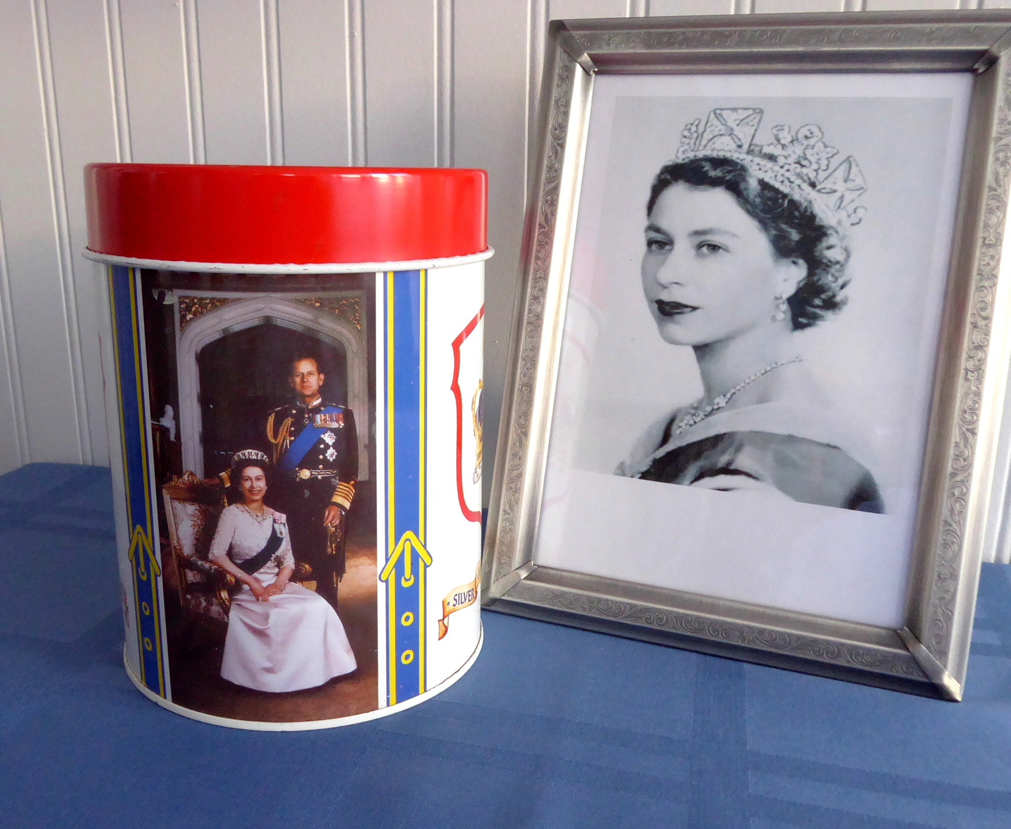 Vintage 1977 Queen Elizabeth II Silver Jubilee Commemorative Tea Tin - Red & Blue Cylinder Biscuit Storage Canister | Perfect for Royal Collectibles, Tea Storage & British Memorabilia