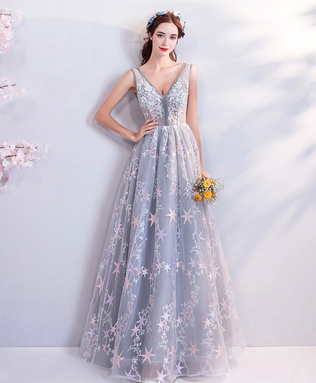 Elegant A-Line Gray V-Neck Lace Long Prom Dress - Formal Evening Gown for Women | Perfect for Homecoming, Wedding Guest & Special Occasions