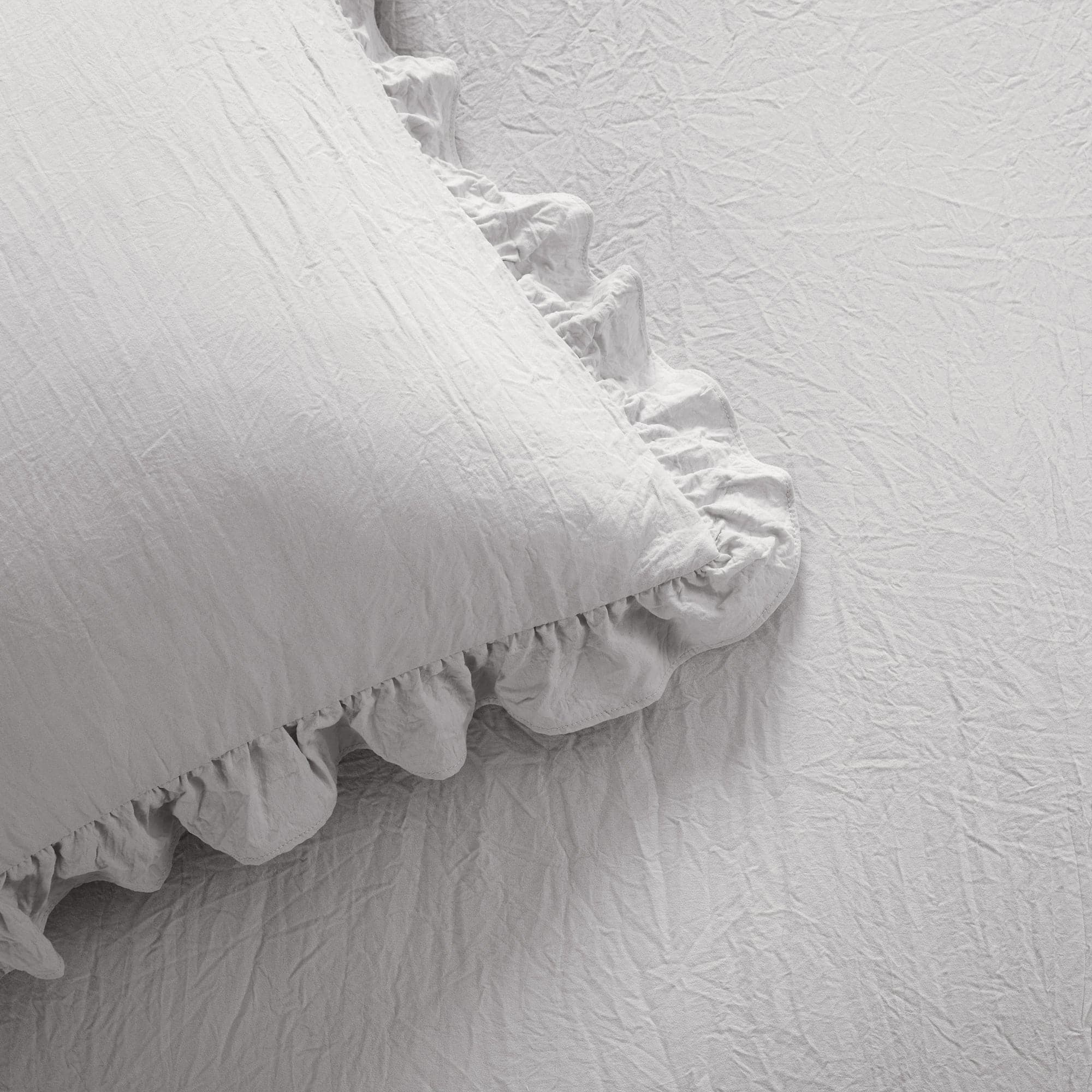 Allison Ruffle Skirt Bedspread Set - Elegant Floral Printed Queen Size Bedding with Ruffled Skirt | Perfect for Master Bedroom, Guest Room & Vacation Home Decor