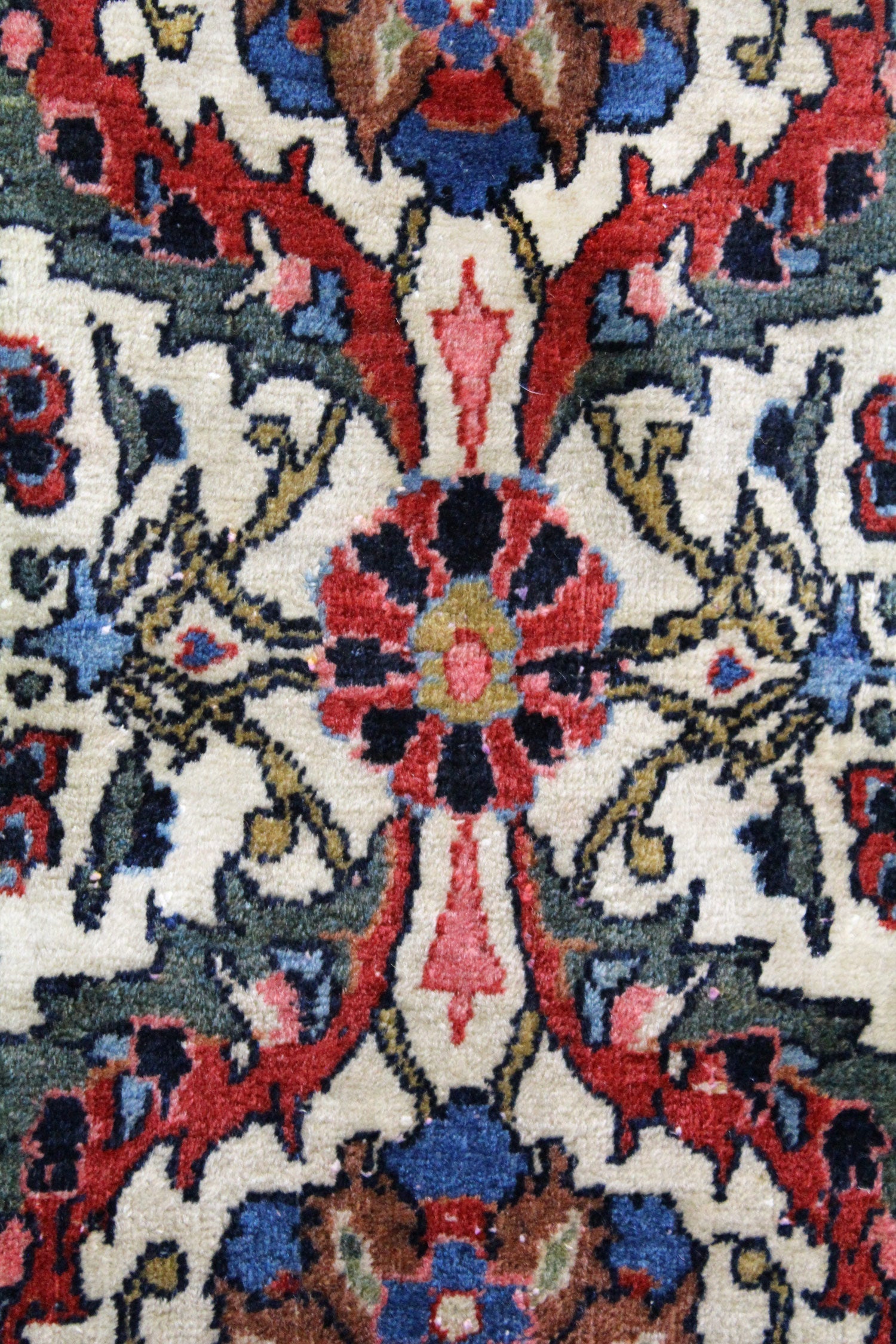 Antique Isfahan Handwoven Traditional Persian Rug - J63617 - Perfect for Living Room, Bedroom & Home Decor