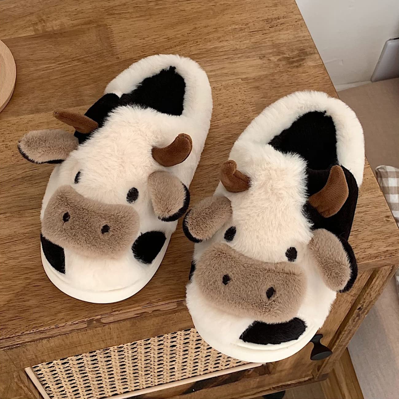 Women's Cozy Plush Cartoon Cow Slippers - Soft Fuzzy Indoor/Outdoor House Shoes for Winter Warmth - Perfect for Home, Lounge & Casual Wear
