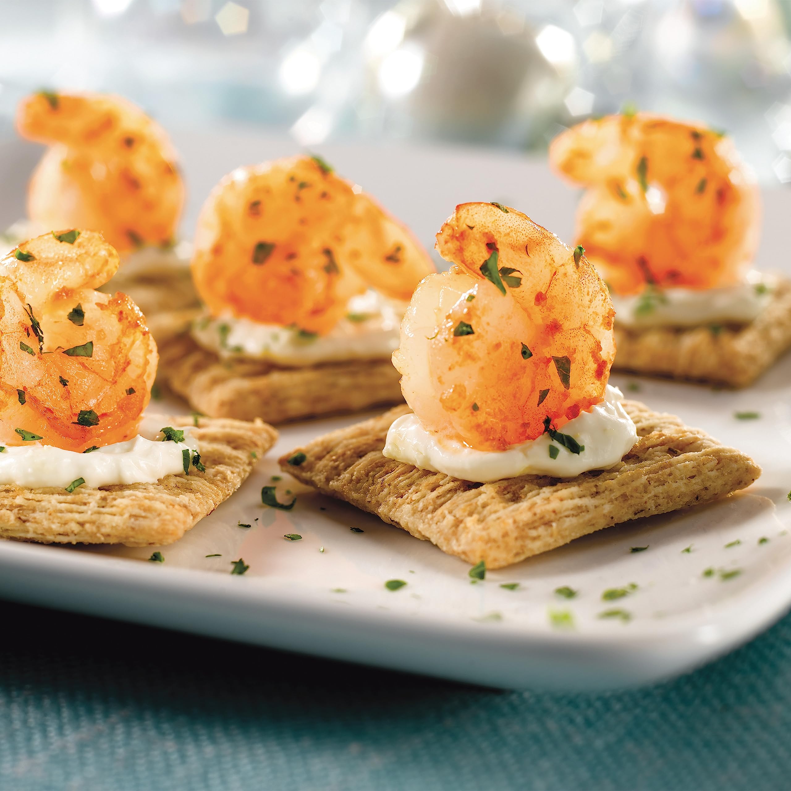 Triscuit Roasted Garlic Whole Grain Wheat Crackers - Healthy Lunch Snacks, Bulk Family Size (6-12.5 oz) | Perfect for Office, School & Picnic Snacking