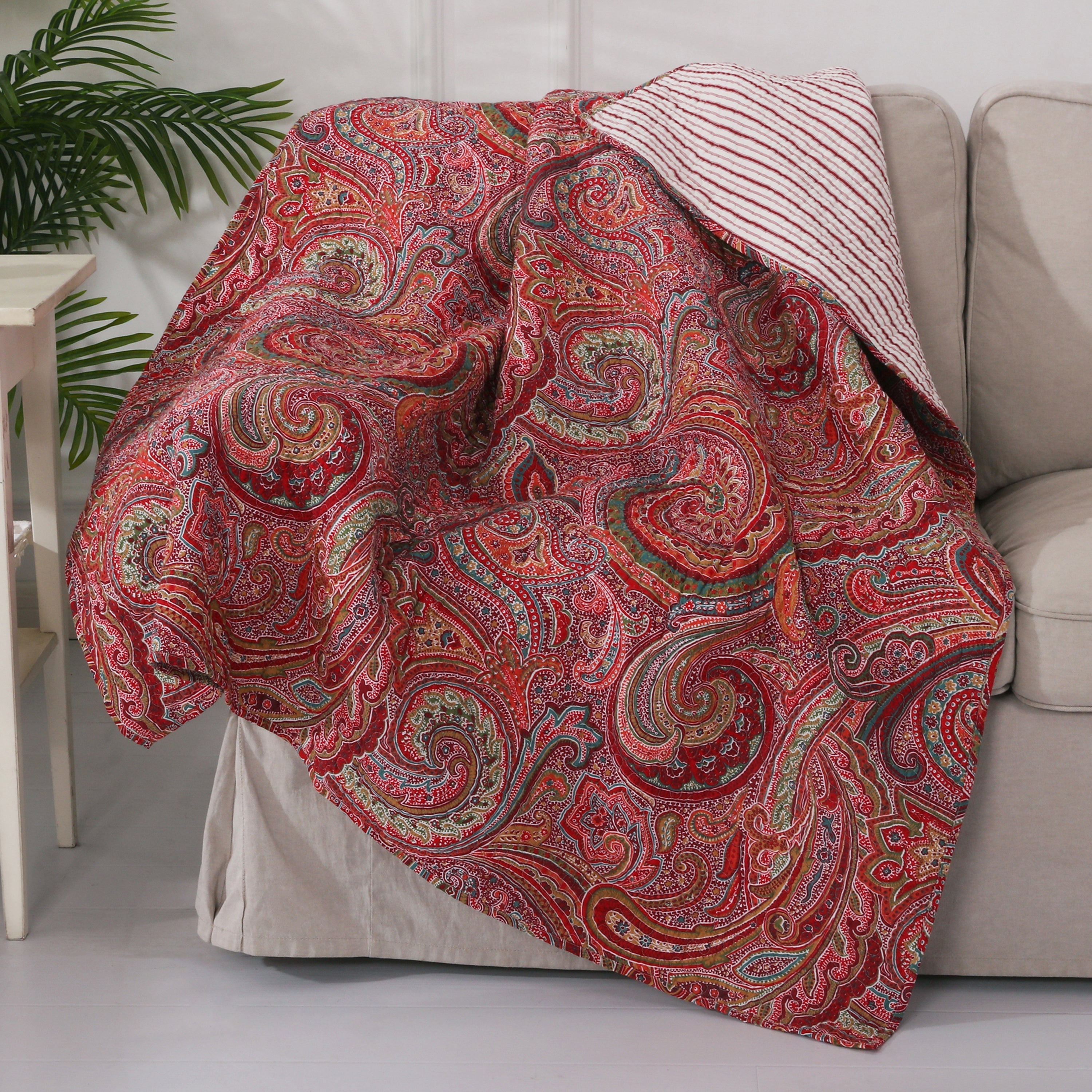 Cozy Spruce Green Quilted Throw Blanket - Soft & Warm Reversible Bedspread for Couch, Sofa, and Bed - Perfect for Winter Nights, Home Decor, and Gift Giving