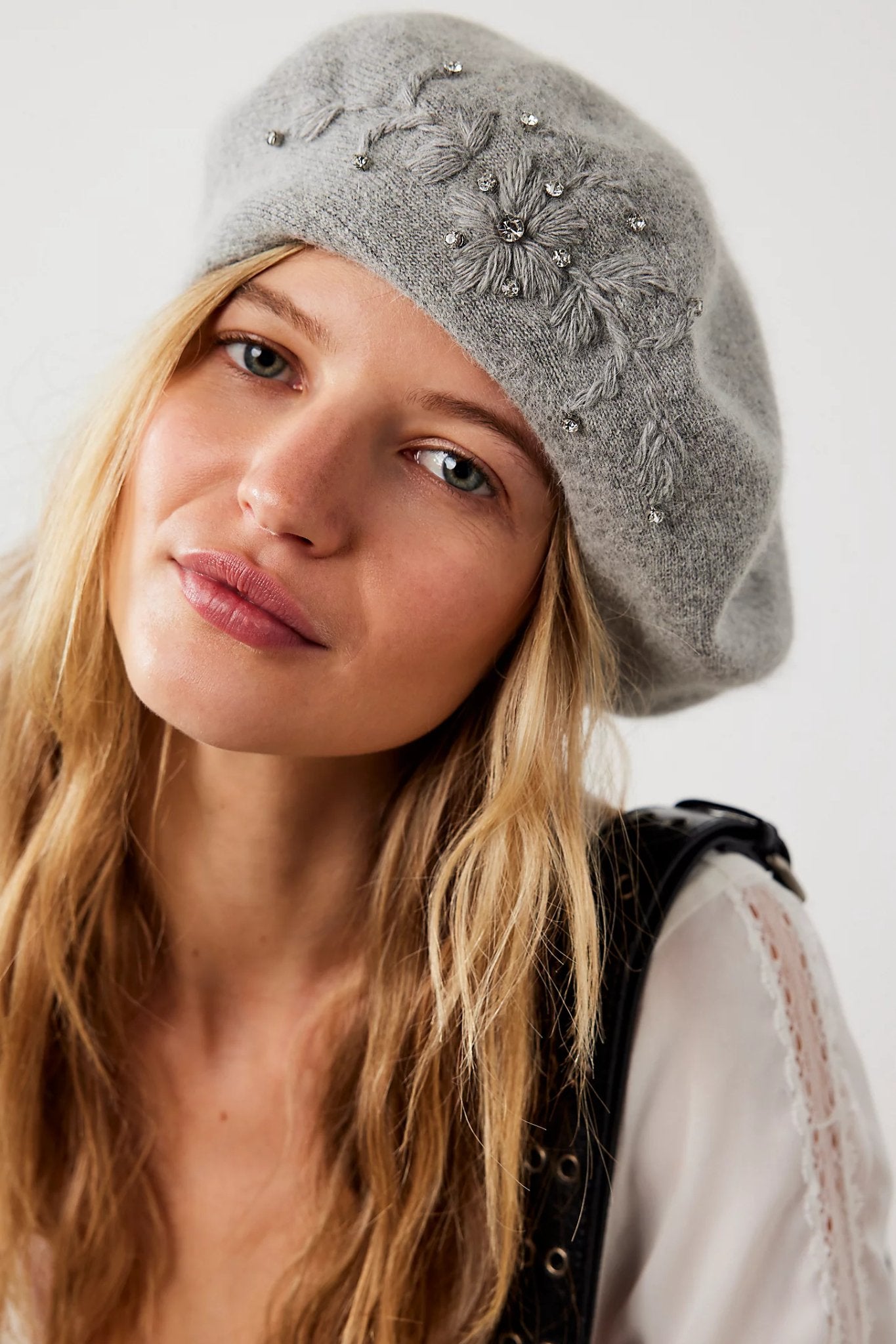 Elegant Crystal Embellished Floral Beret Hat for Women - Vintage Style Hair Accessory for Parties, Weddings & Fashion Outfits