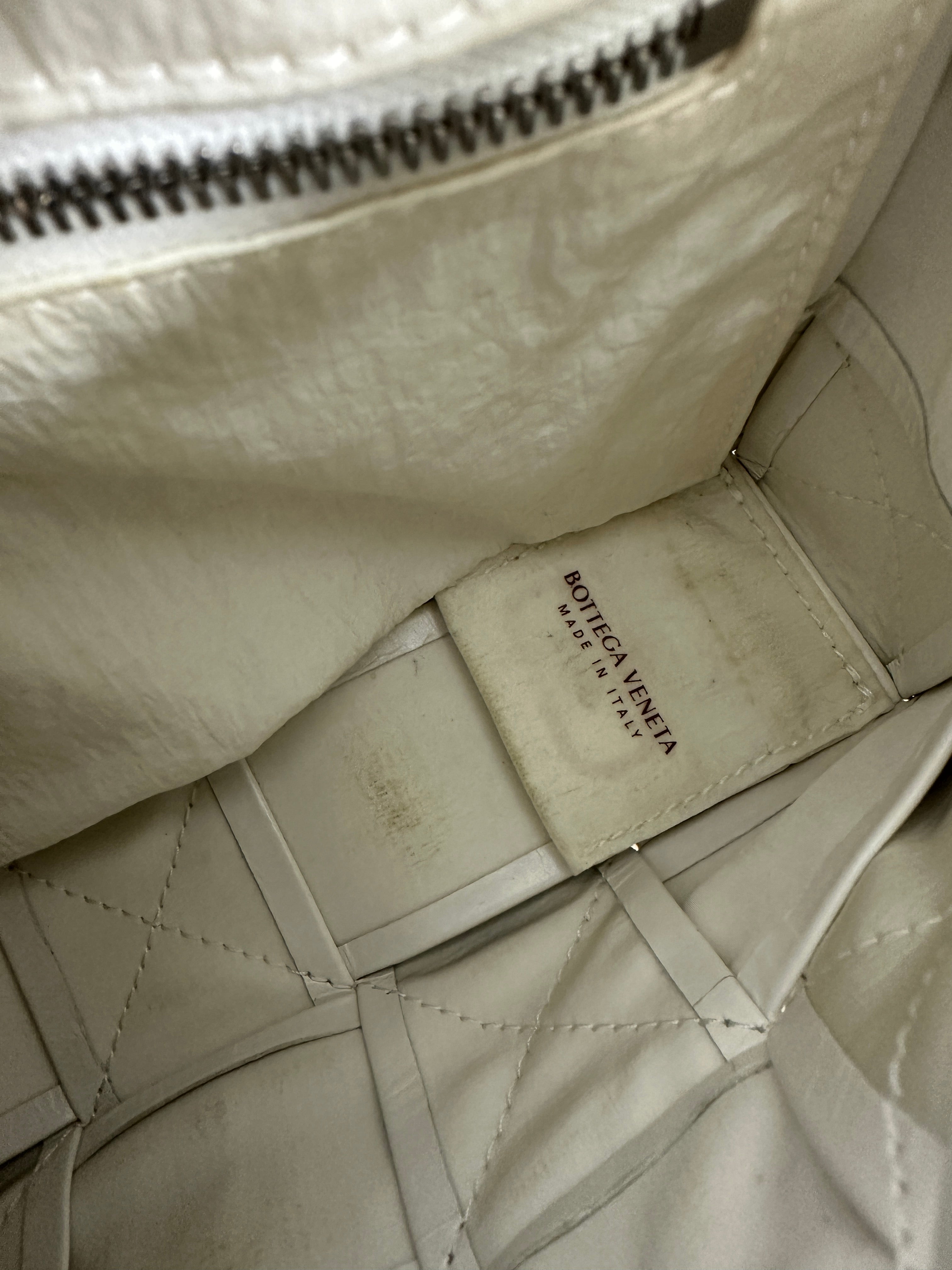 Bottega Veneta White Intrecciato Leather Casette Crossbody Bag - Luxury Designer Handbag for Women, Perfect for Everyday Use & Special Occasions