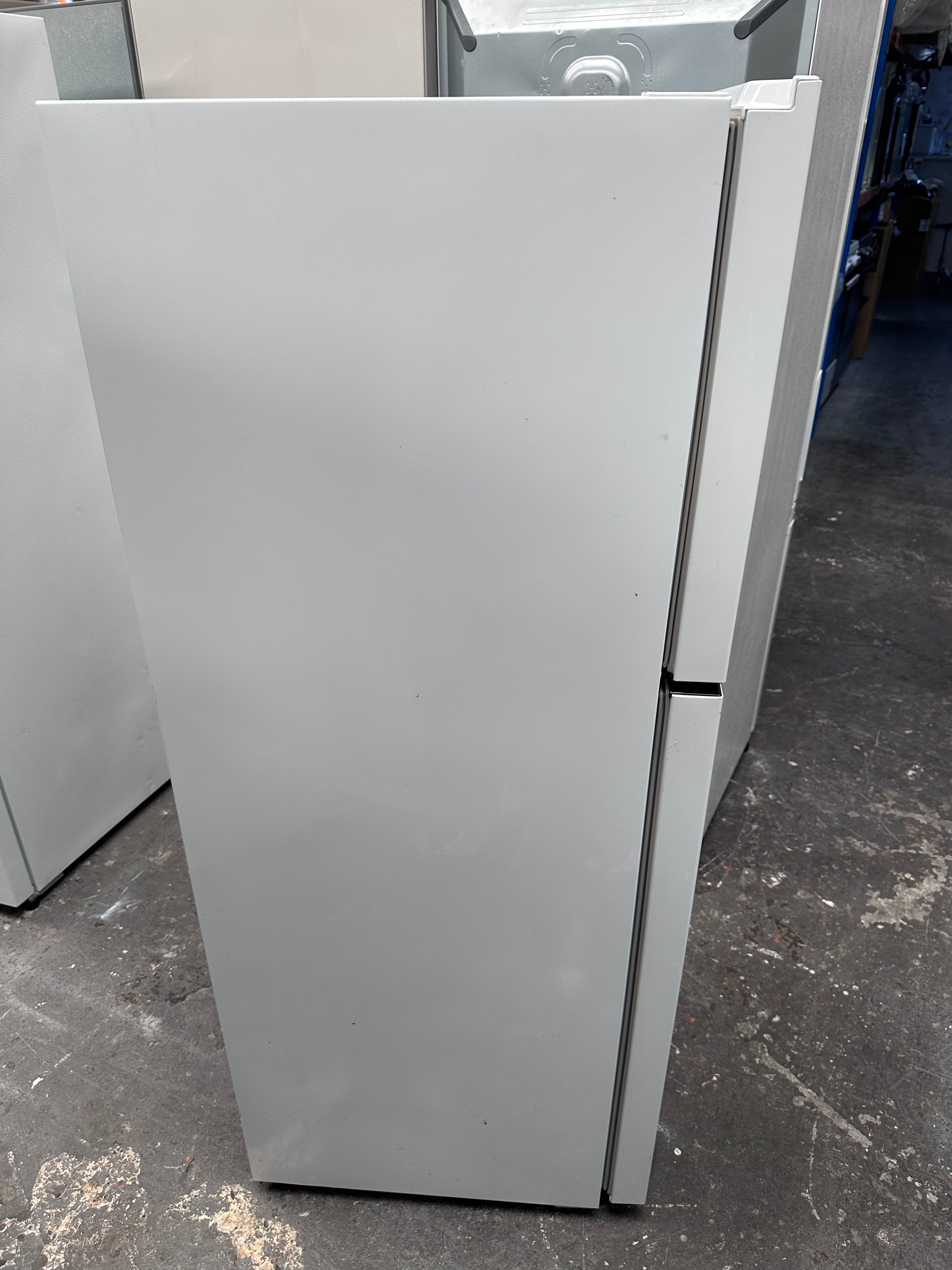 Hisense 230L Top Mount Refrigerator - Energy Efficient, Quiet Operation - Perfect for Small Apartments, Dorms & Office Break Rooms [Certified Refurbished]