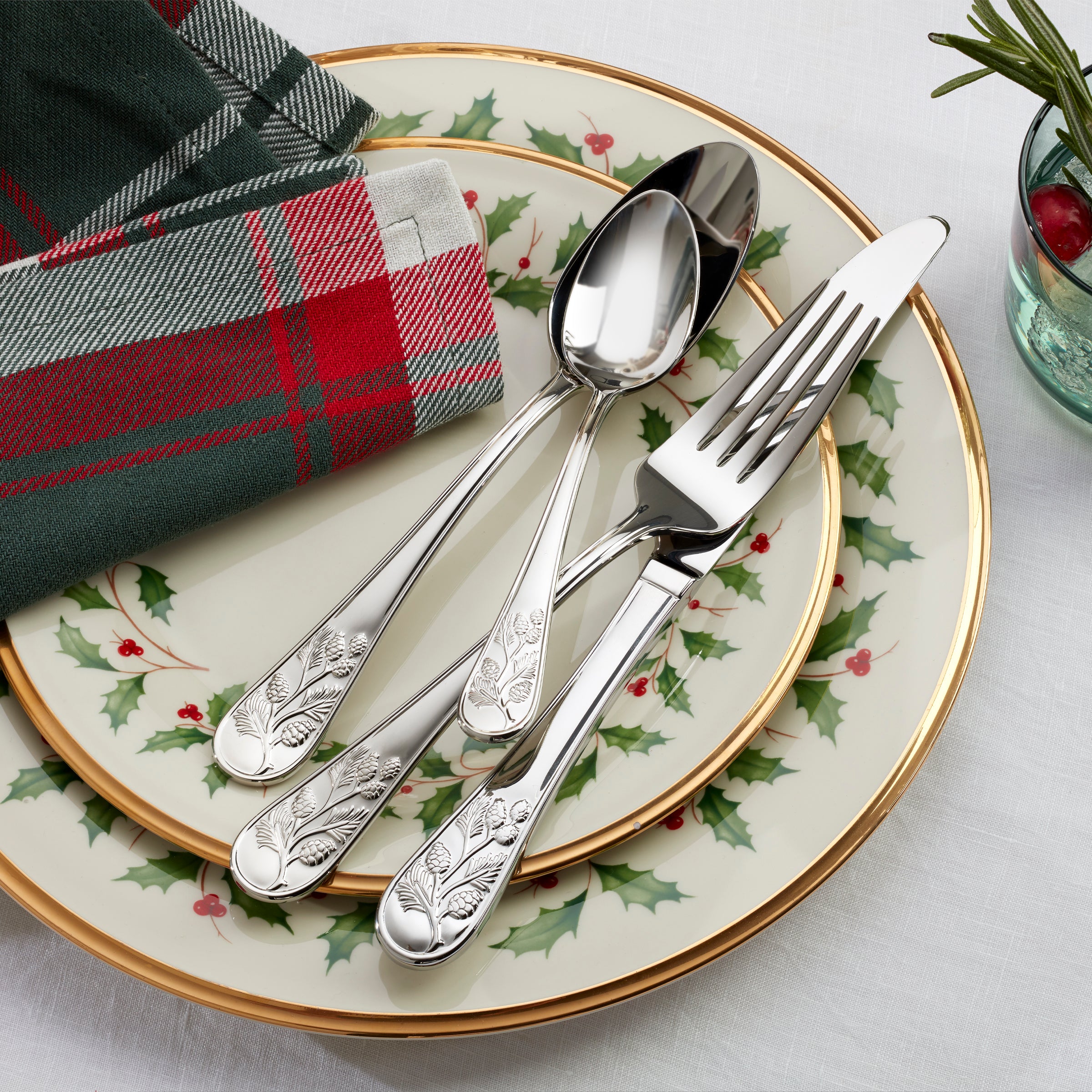 Premium 65-Piece Flatware Set by Chestnut Ridge - Stainless Steel Silverware for 12 Place Settings - Ideal for Dinner Parties, Weddings & Everyday Dining