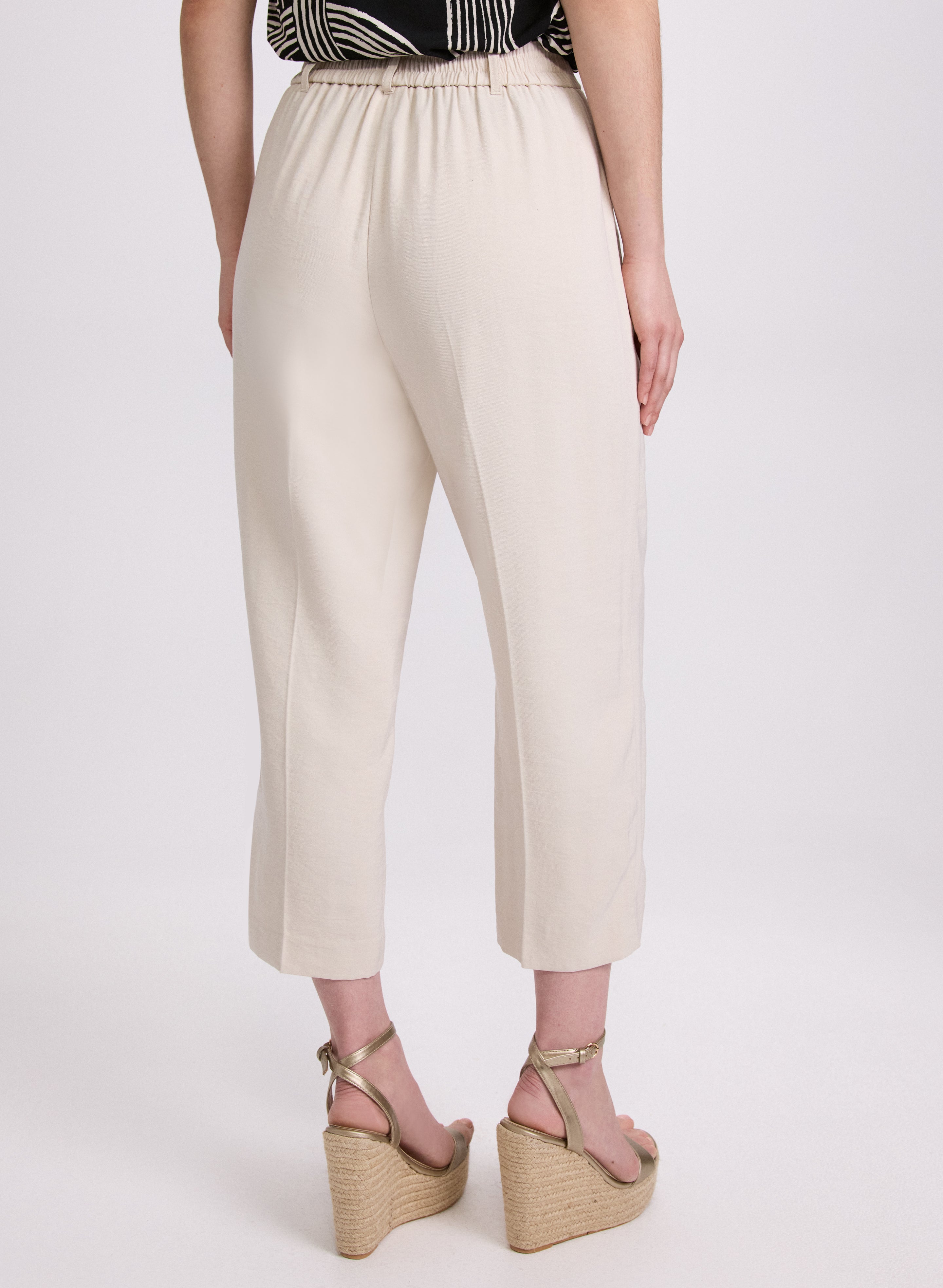 Stylish Button Detail Capris for Women - Trendy High Waisted Cropped Pants for Casual Outfits & Summer Wear