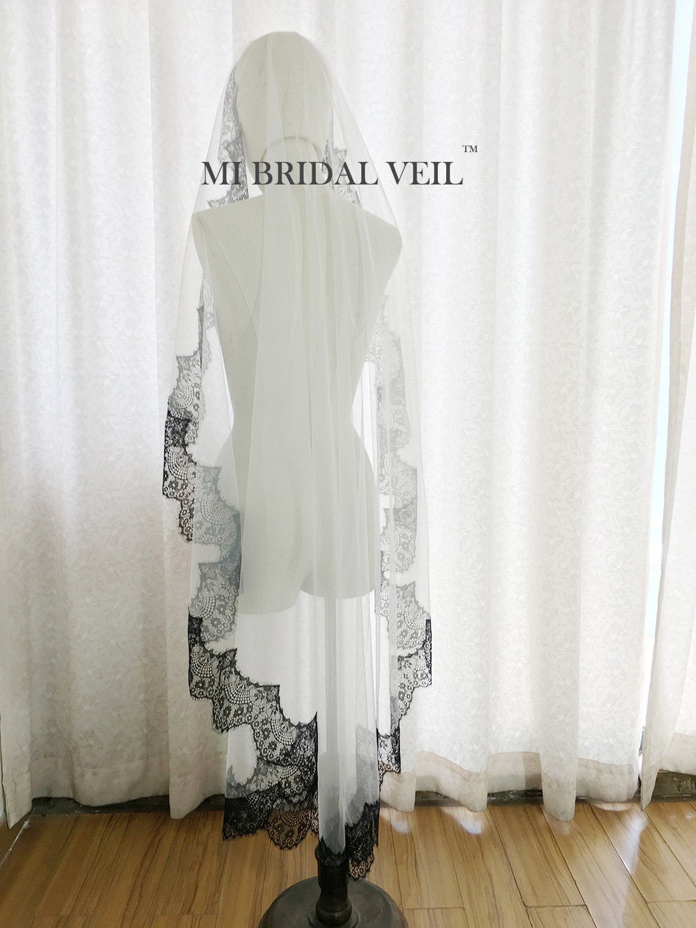 Elegant Black Mantilla Lace Wedding Veil with Blusher - Spanish Style Bridal Veil for Church Ceremony & Romantic Weddings