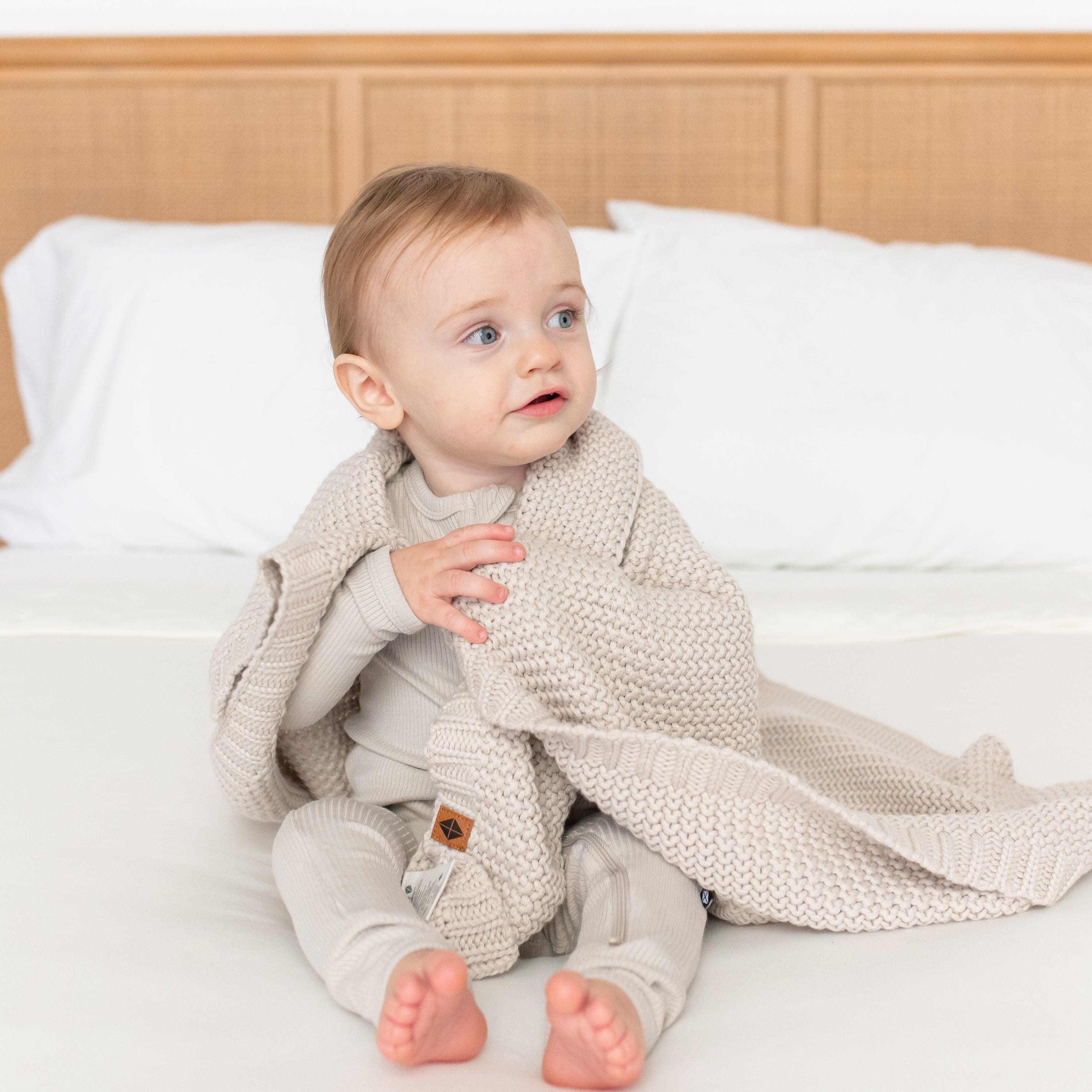 Soft Chunky Knit Baby Blanket in Oat - Cozy Handmade Knitted Blanket for Newborns & Toddlers - Perfect for Nursery, Stroller, and Photo Shoots