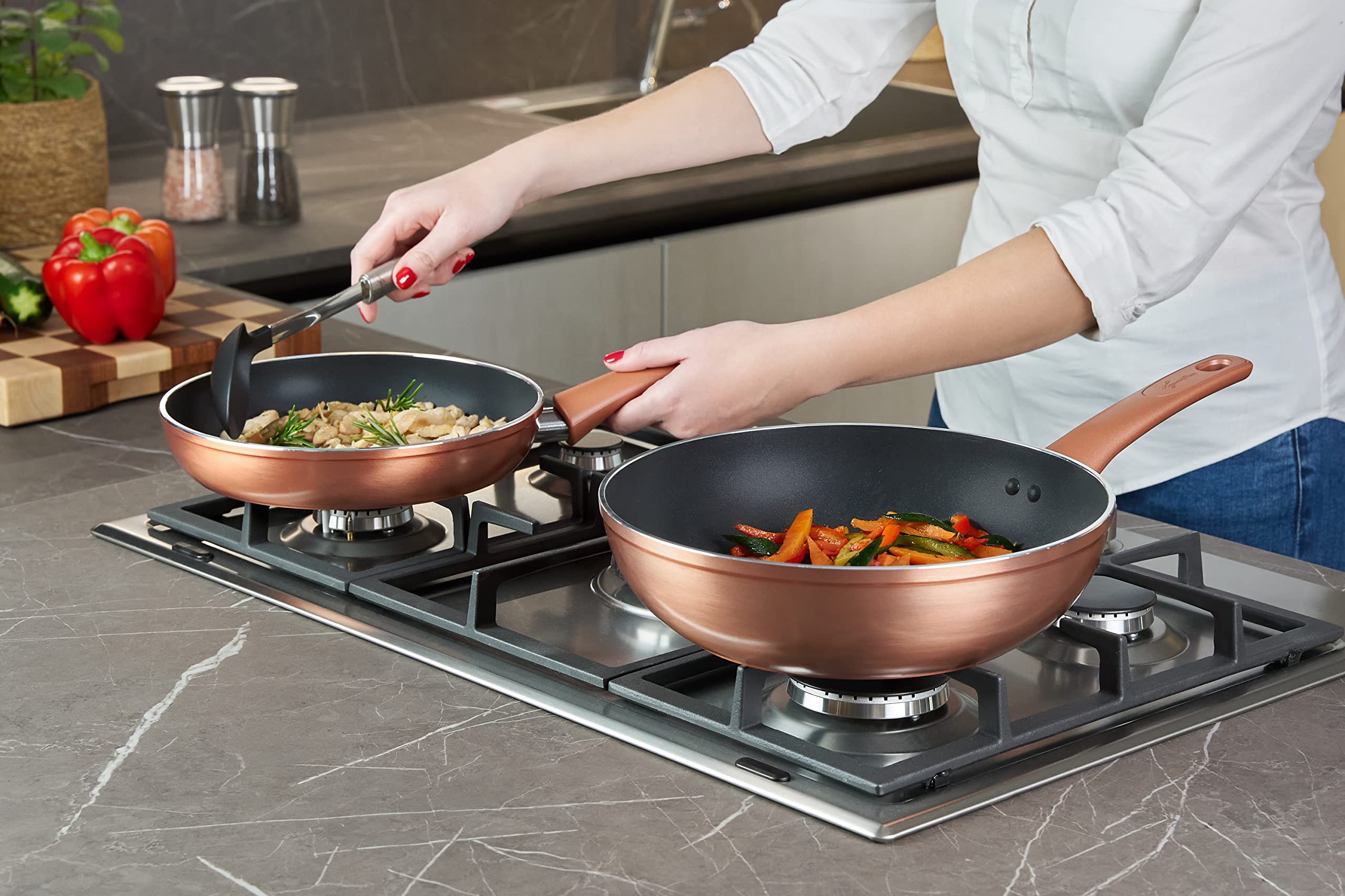 Lagostina Nonstick Aluminum Wok Pan 28cm with Copper-Effect Exterior, Titanium Easy Coating, Ergonomic Bakelite Handle - Ideal for Gas Stove & Oven Cooking, Stir-Frying, Asian Cuisine & Healthy Meals