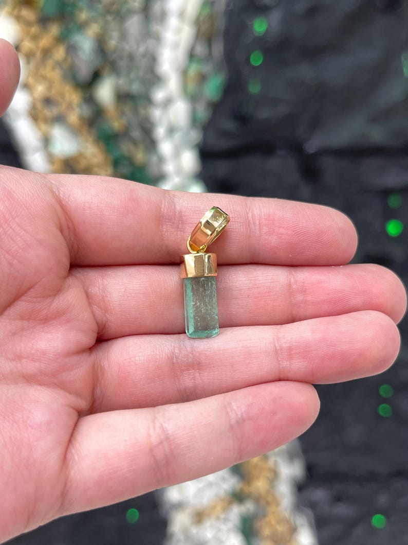 4.51ct 18K Gold Light Green Colombian Emerald Pendant - Natural Rough Crystal Clear Gemstone Jewelry for Women, Perfect for Weddings, Parties & Special Occasions