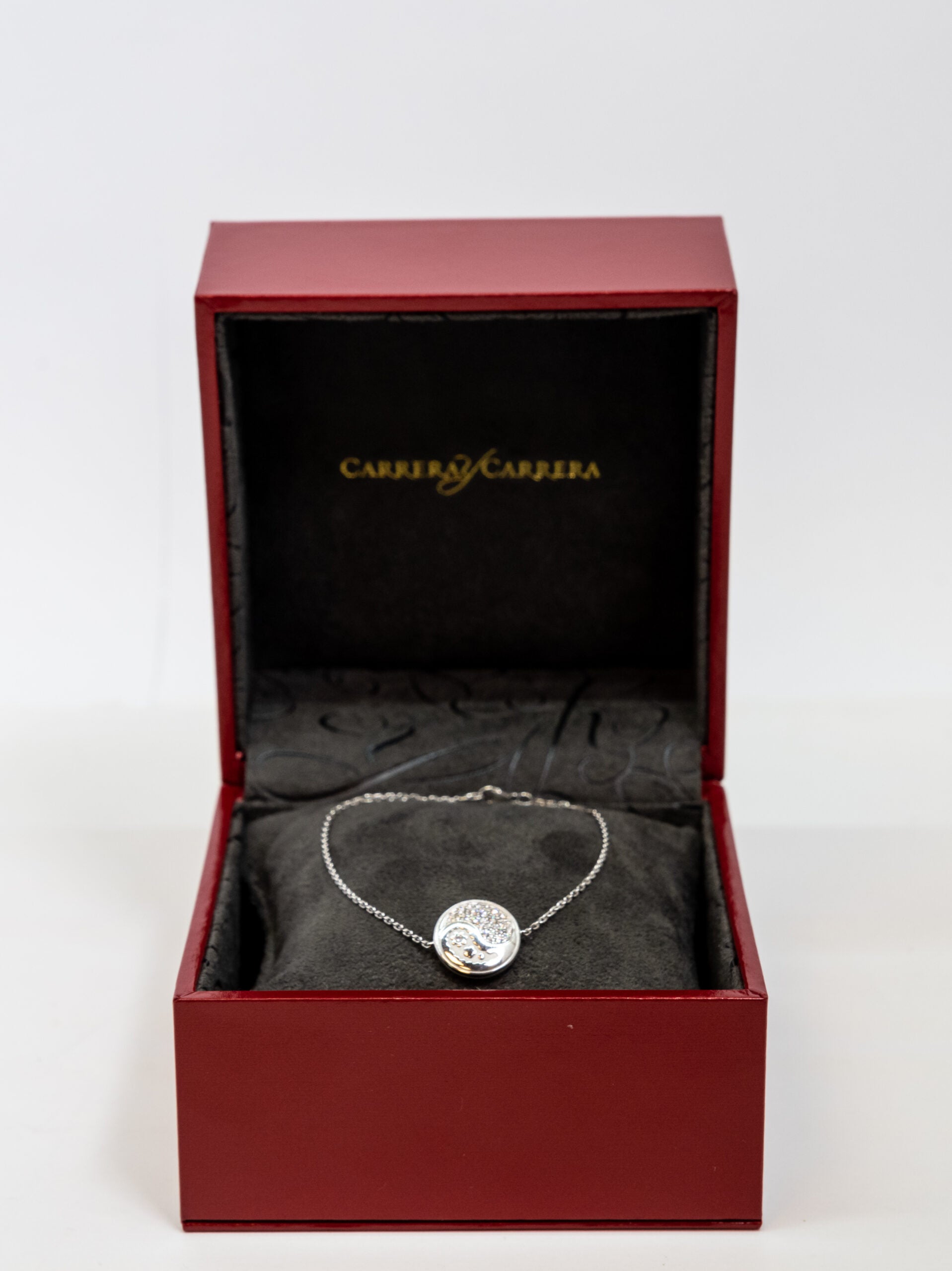 Carrera Y Carrera Aqua Reversible 18K White Gold Diamond Bracelet for Women - Luxury Jewelry Gift for Anniversary, Wedding & Special Occasions