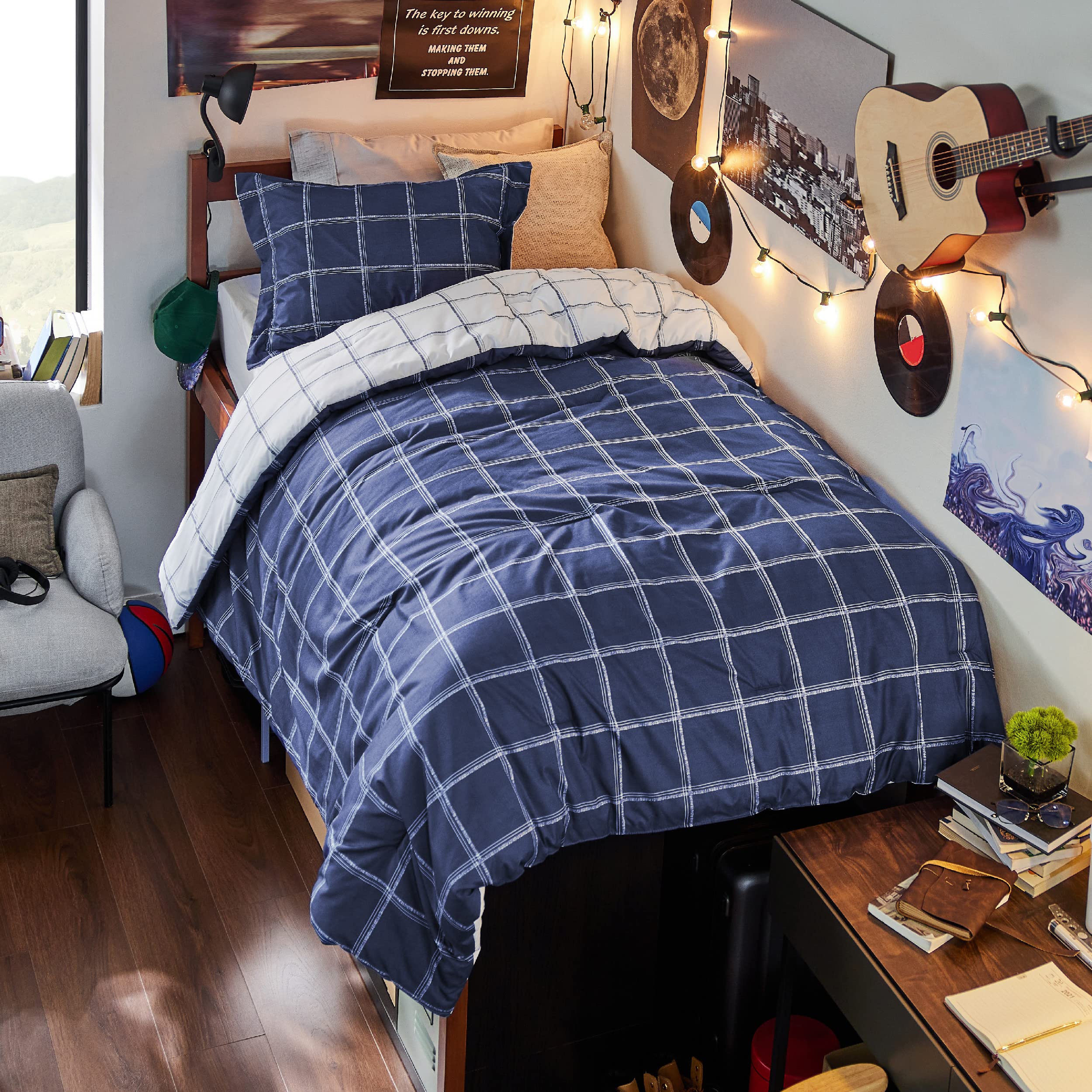 Bedsure Twin XL Comforter Set - Reversible White & Navy Grid Pattern, Soft Microfiber Plaid Bedding - Includes 1 Pillow Sham (68